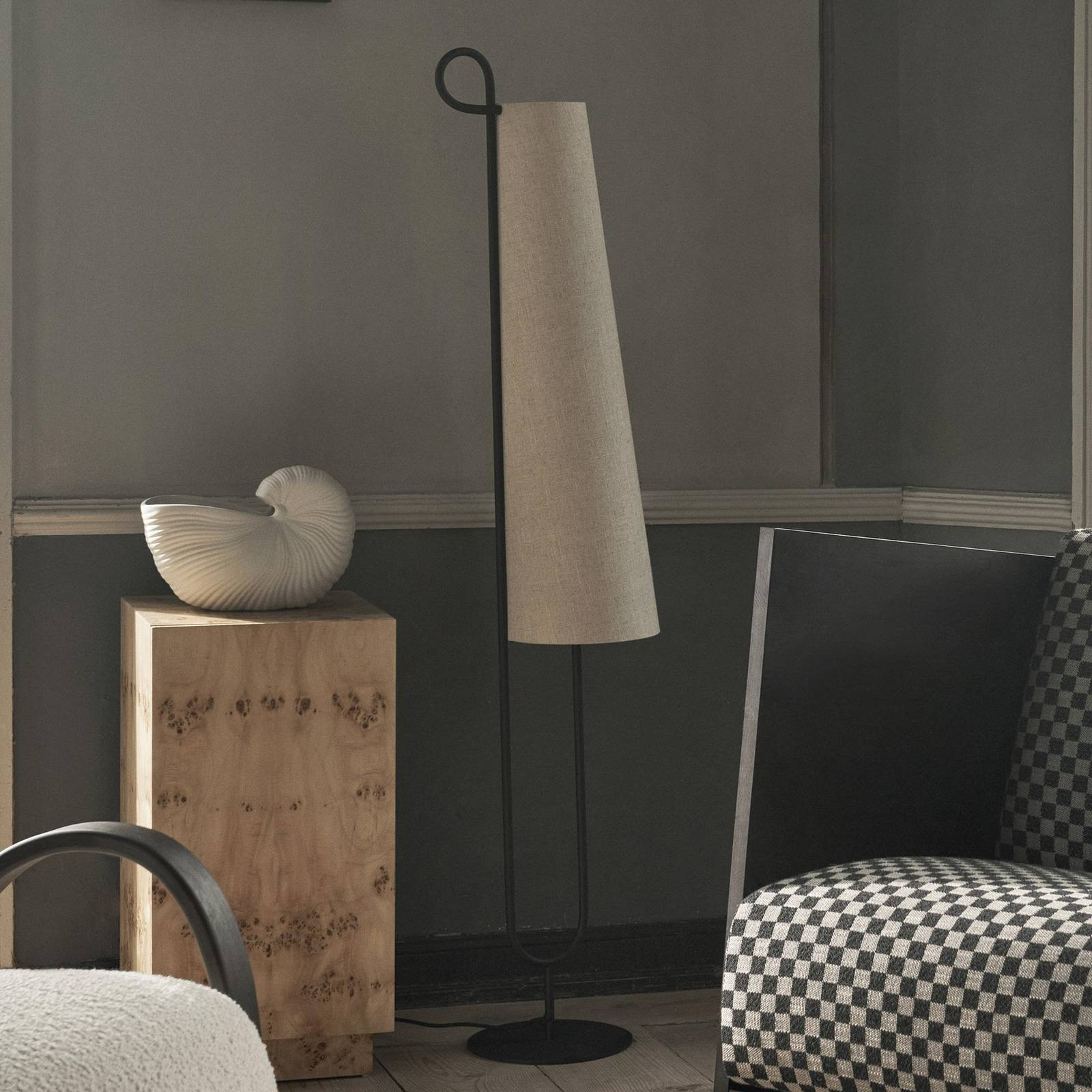 ferm LIVING Stojacia lampa Ancora, železo, textil, výška 150 cm