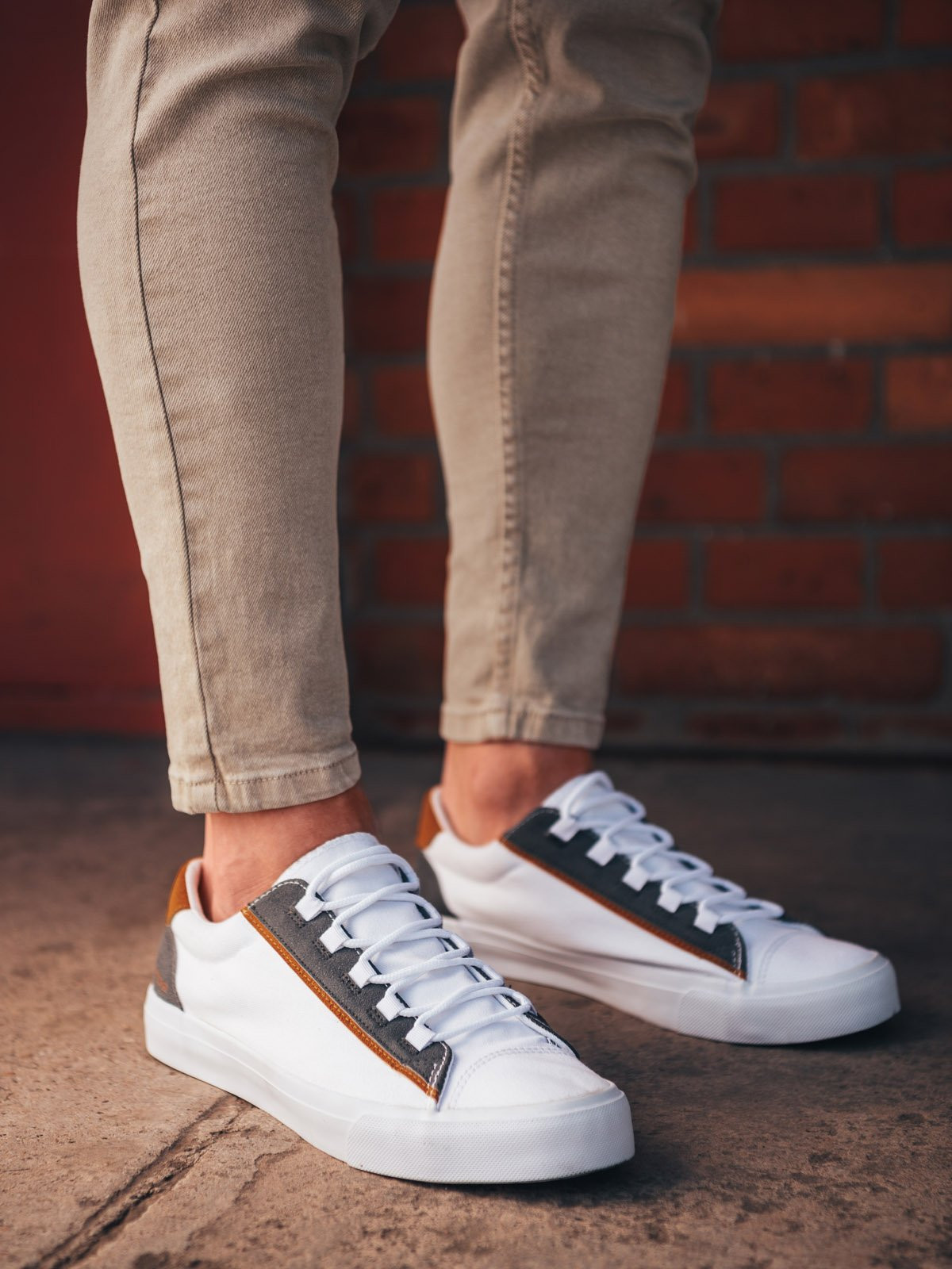 Pánske krátke tenisky Ombre s kontrastnými vložkami - biele