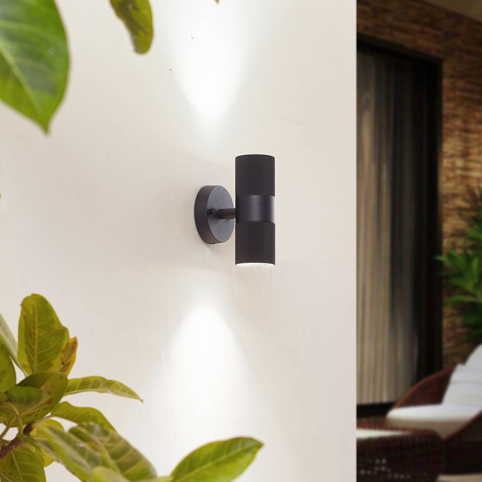 Vonkajšie nástenné svietidlo Lindby Jovane, čierne, hliník, 2 svetlá