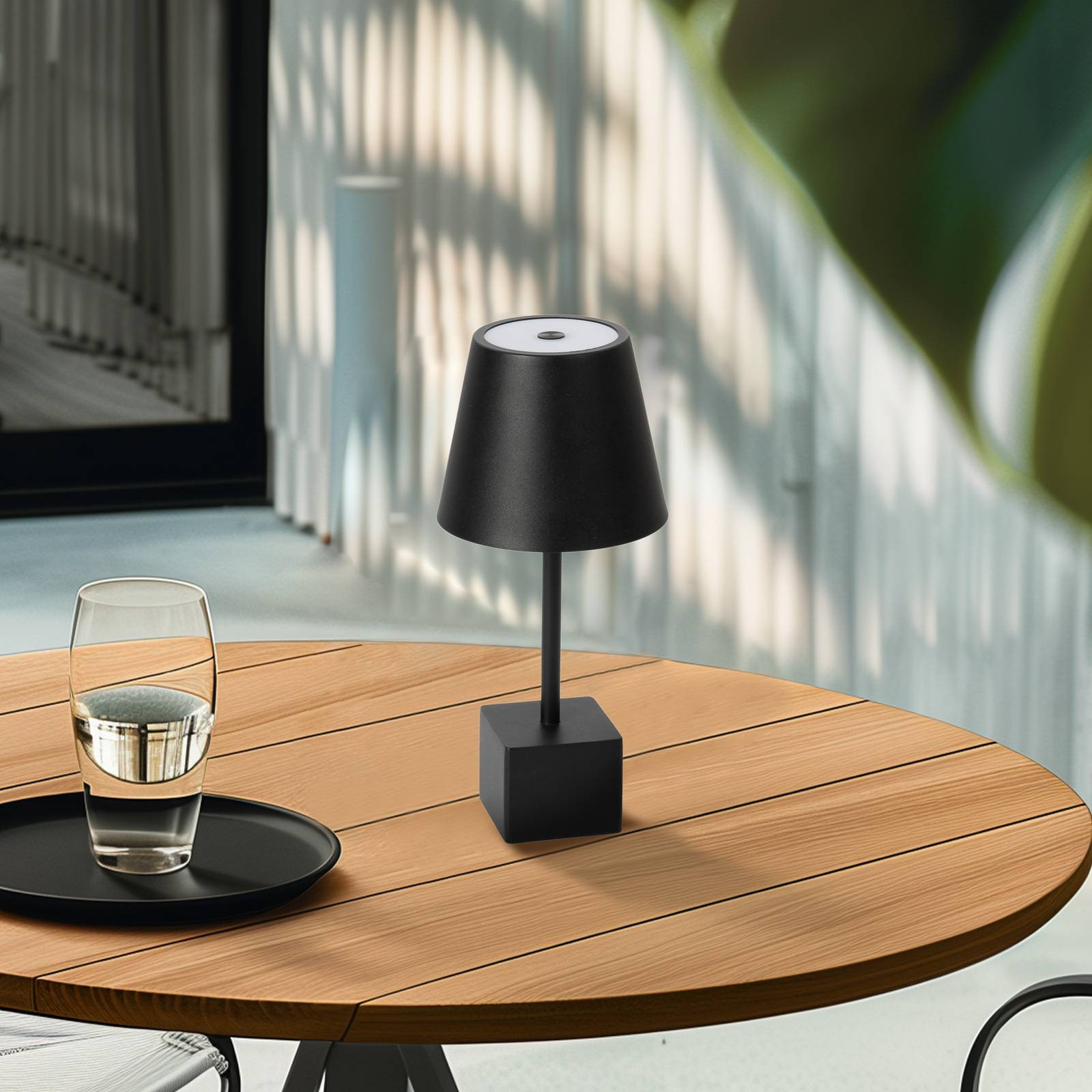 Nabíjacia stolová lampa Lindby LED Janea, čierna, kocka