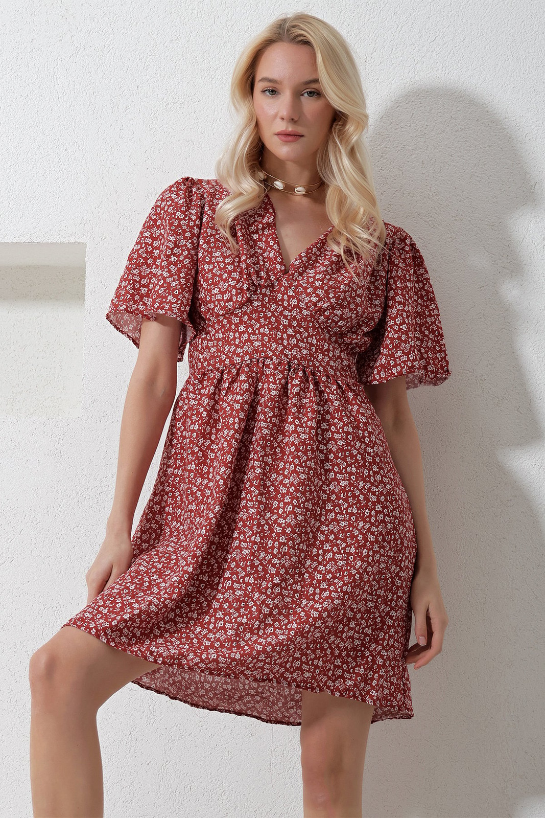 Trend Alaçatı Stili Women's Cinnamon V-Neck Short Sleeve Floral Patterned Skirt Flounce Woven Dress