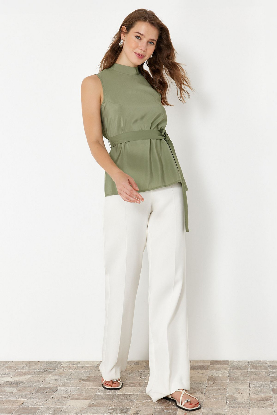Trendyol Khaki Belted Crew Neck Sleeveless Woven Blouse