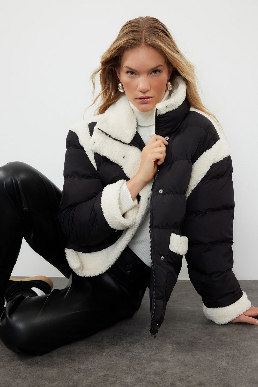 Trendyol Black Plush Detailed Puffer Jacket