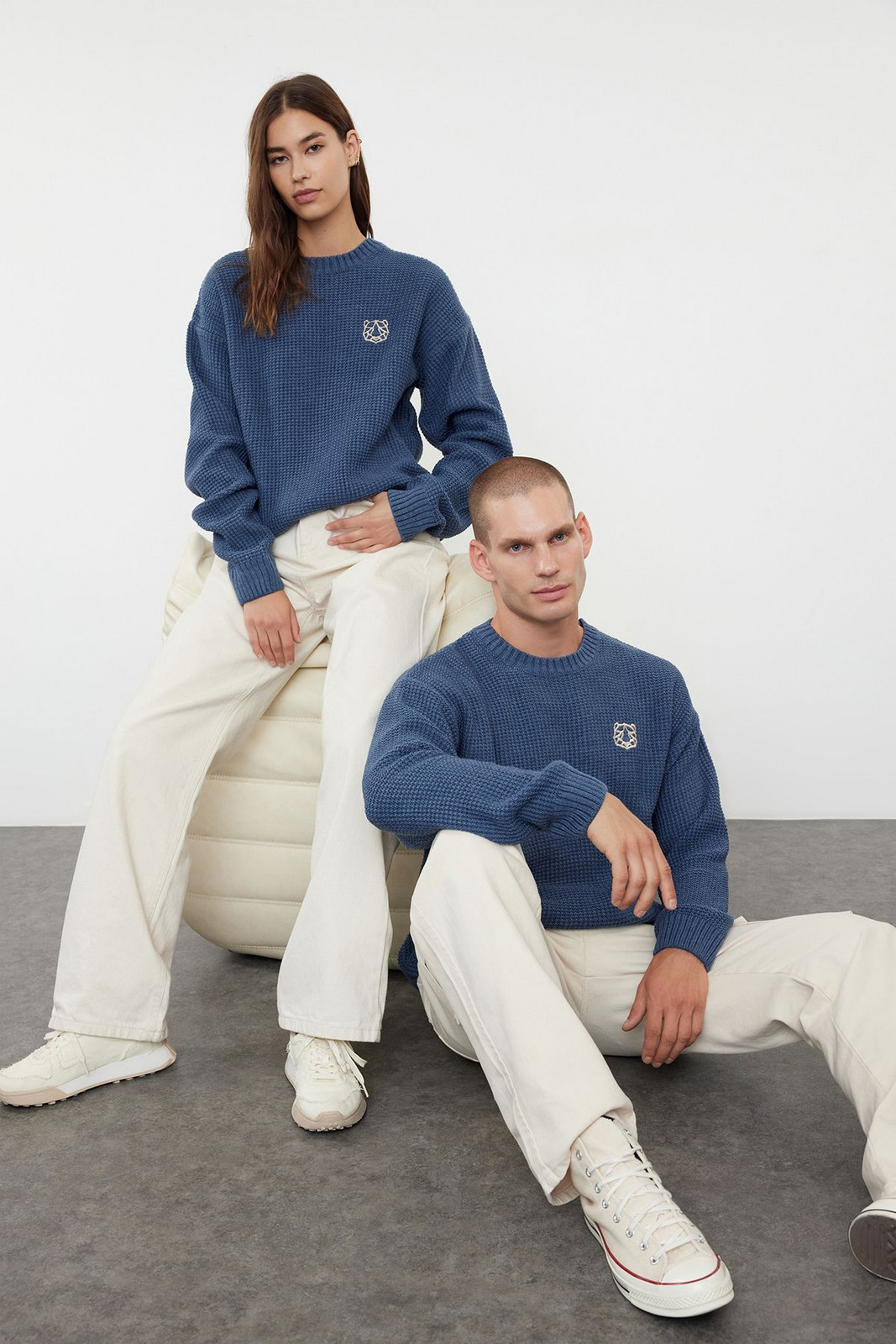 Trendyol Indigo FL Men's Oversize Crew Neck Textured Knitwear Sweater