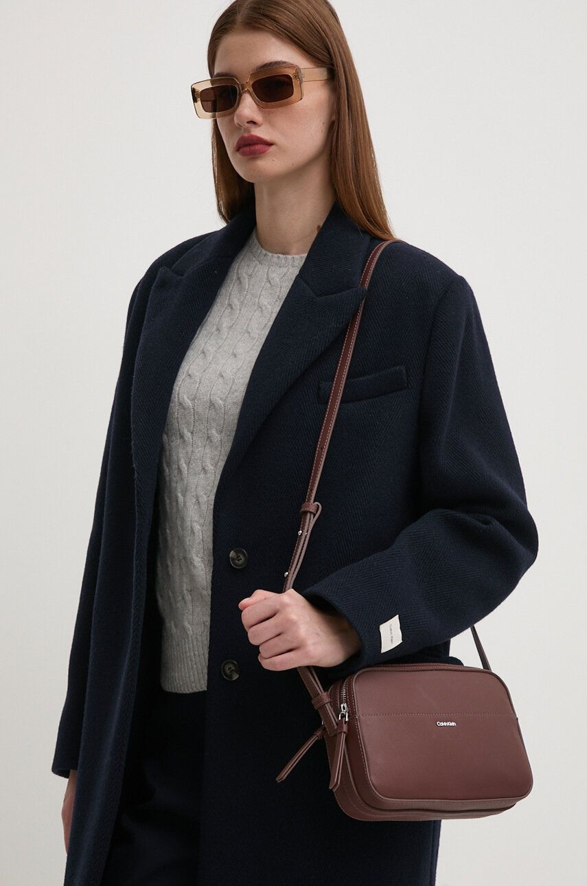 Kabelka Calvin Klein hnedá farba, K60K612571