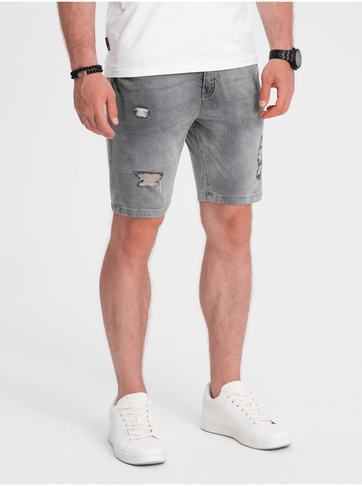 Šedé pánske džínsové kraťasy s dierami Ombre Clothing