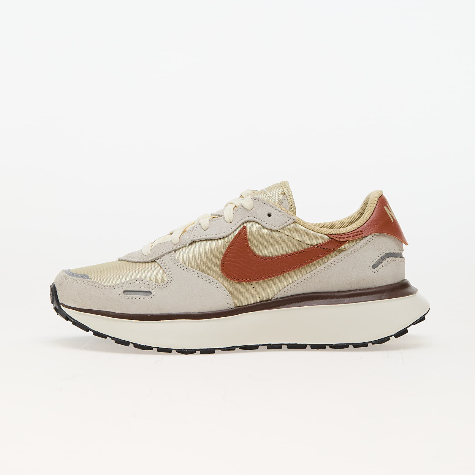 Tenisky Nike W Phoenix Waffle Team Gold/ Dark Russet-Coconut Milk-Hemp EUR 38