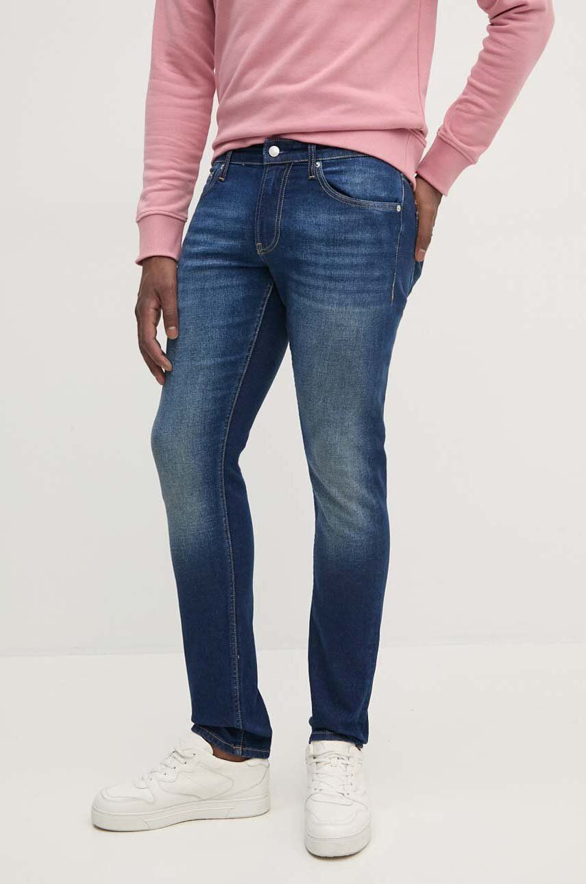 Rifle Calvin Klein Jeans pánske, tmavomodrá farba, J30J325980