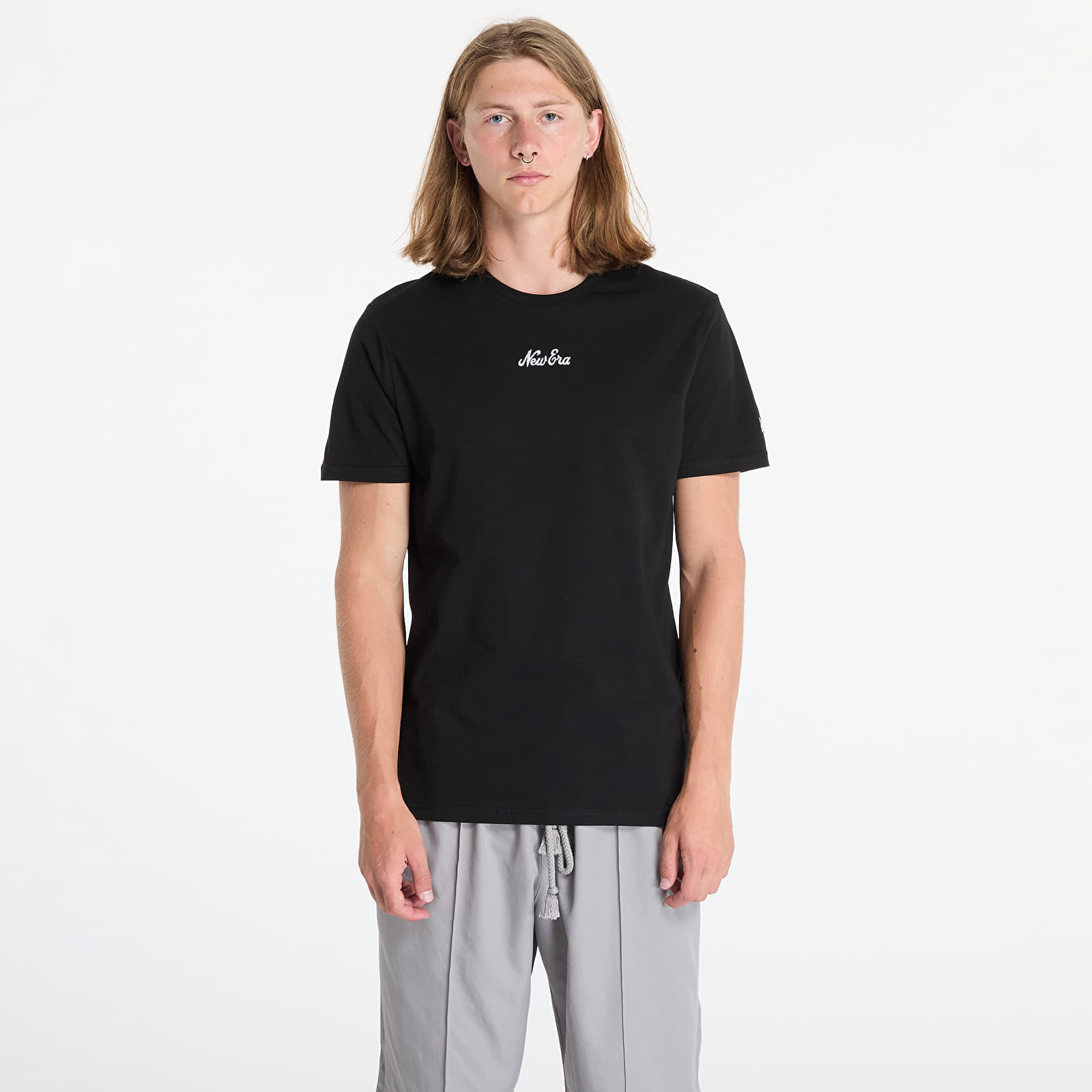 Tričko New Era Essential Script Tee Black S