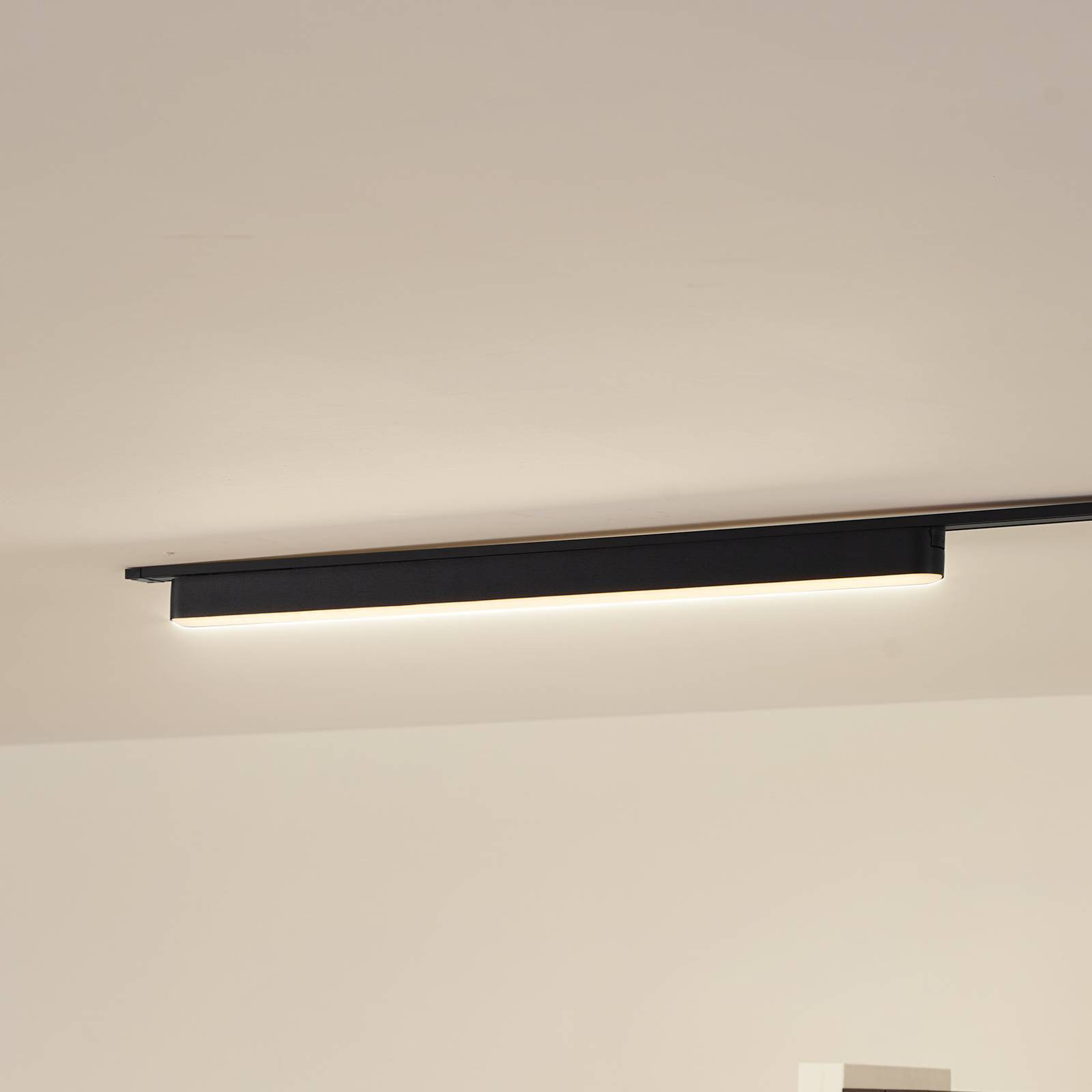Lindby LED pásik 48 V Lumaro, čierny, 20 W, plast