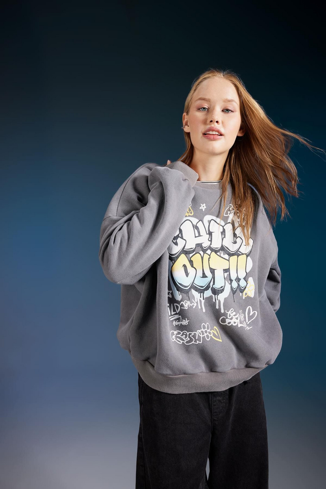 DEFACTO Cool Oversize Fit Crew Neck Printed Washable Faded Effect Sweatshirt