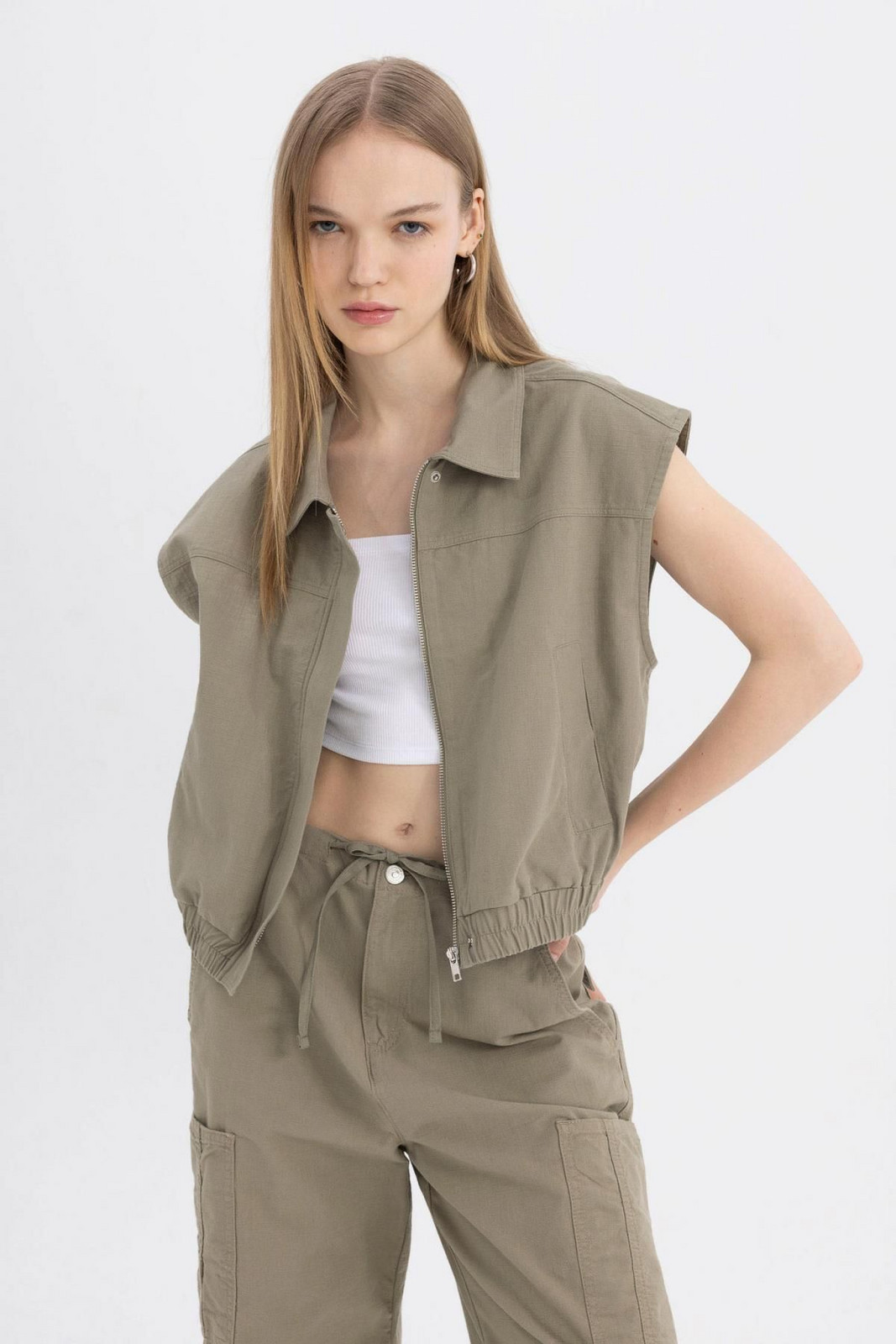 DEFACTO Coool Regular Fit Gabardine Vest