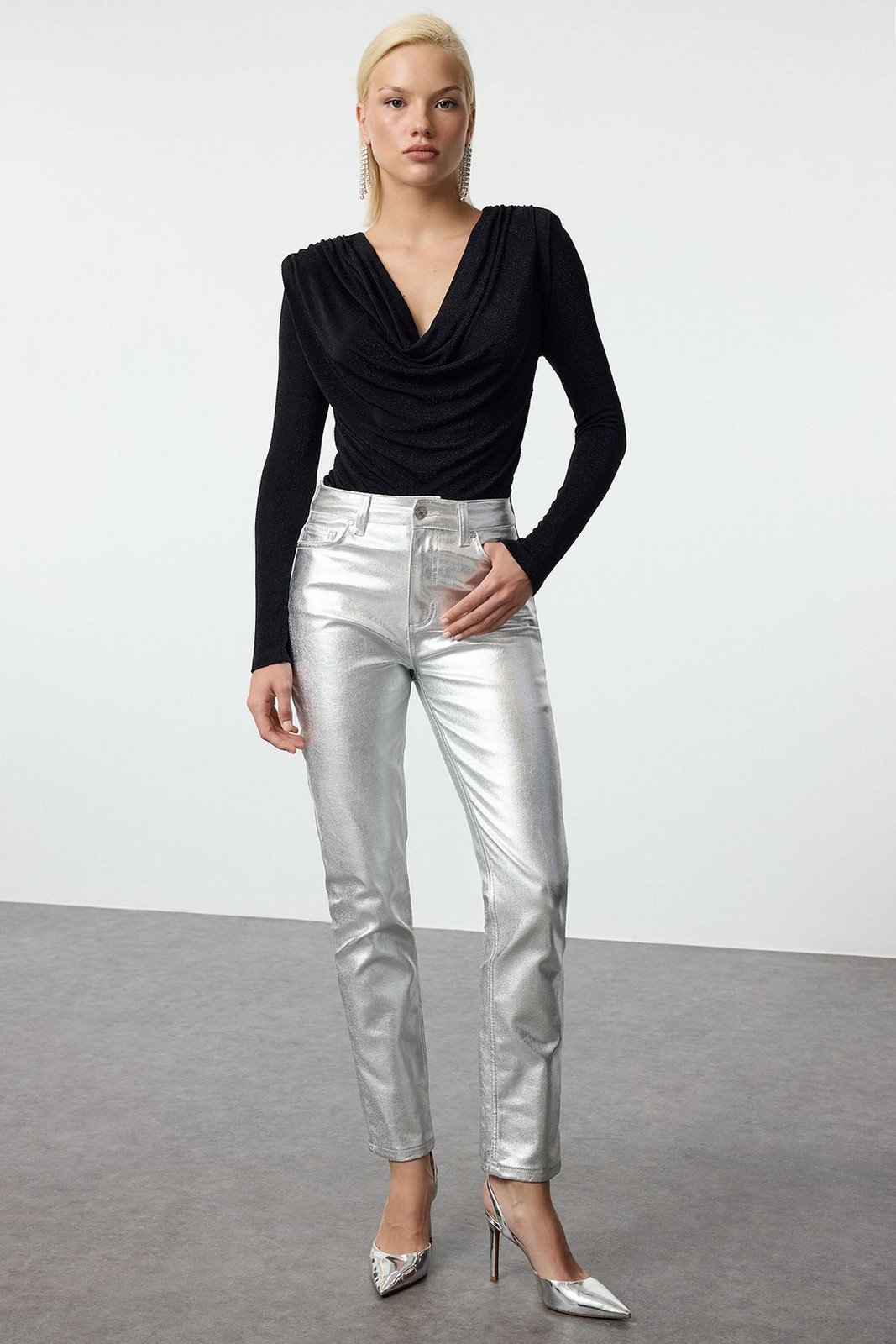 Trendyol Black Cowl Neck Glittery Knitted Bodysuit