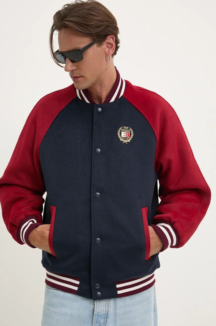 Bunda bomber s prímesou vlny Tommy Jeans tmavomodrá farba, prechodná, DM0DM19631