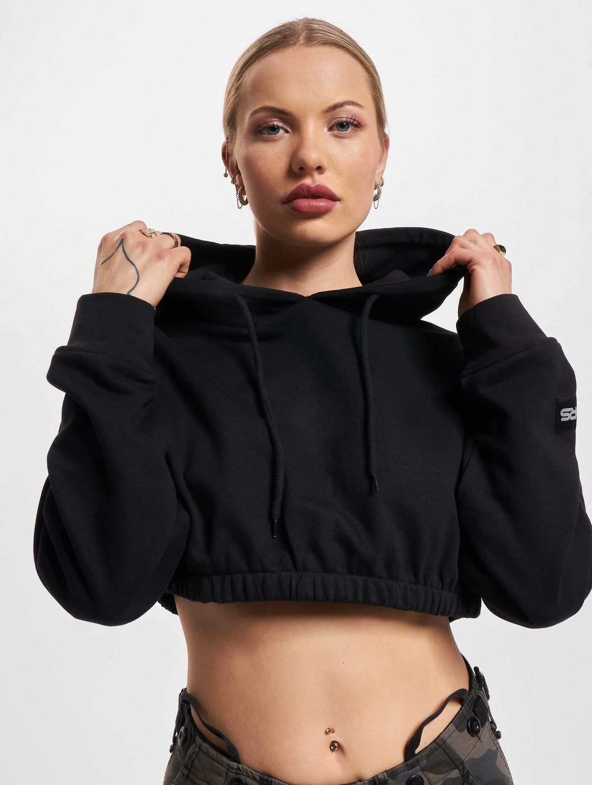 Women's cropped sweatshirt EvilFuture black