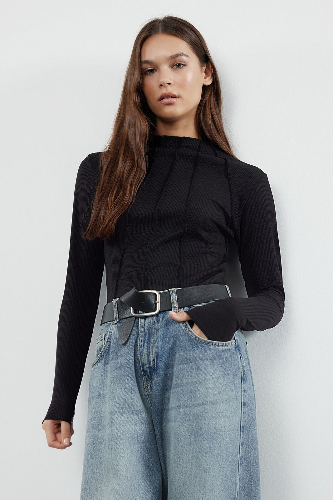 Trendyol Black Fitted Stitch Detailed Crew Neck Piping Detailed Elastic Knitted Blouse
