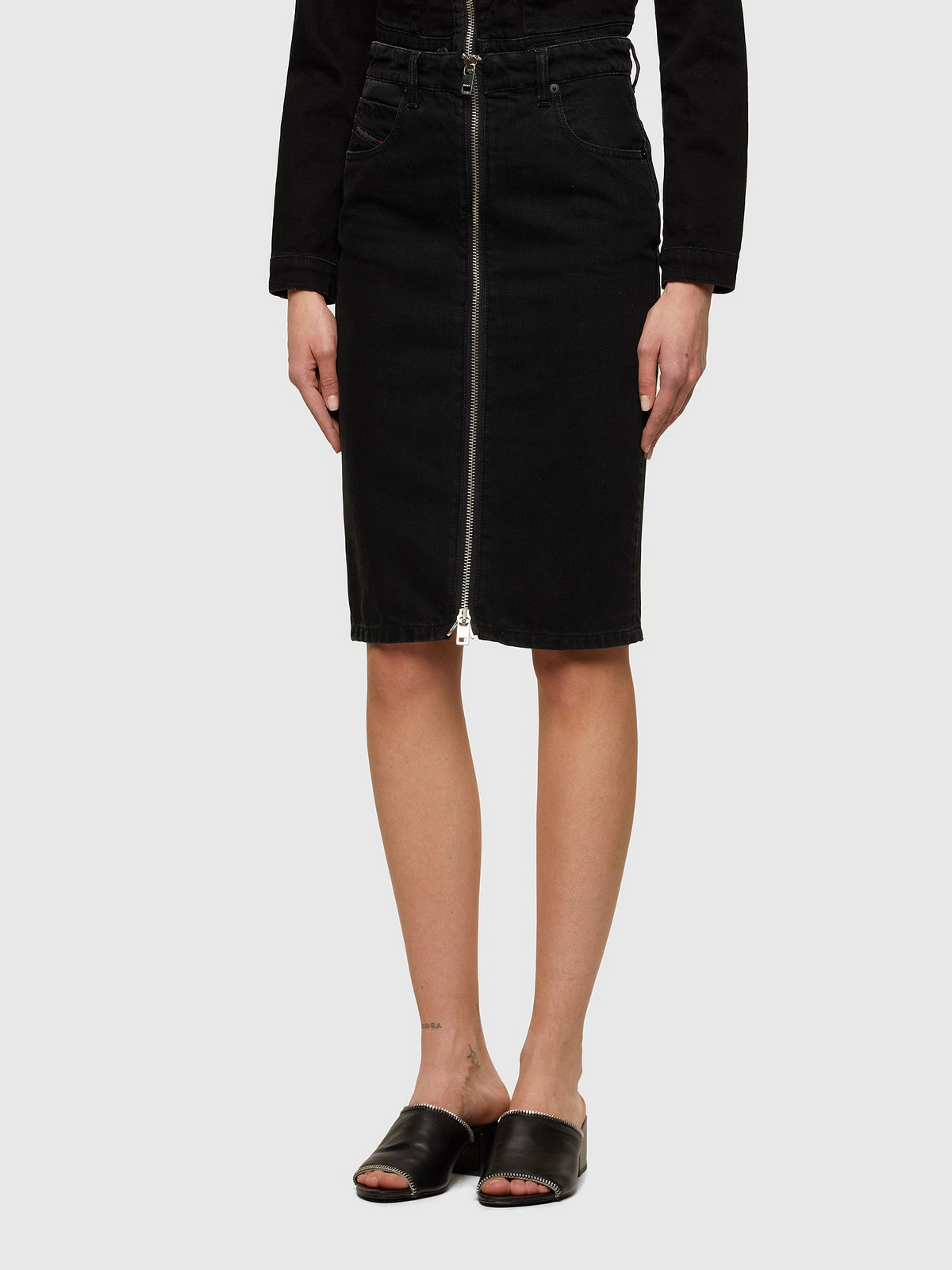 Diesel Sukňa - DE-PENCIL-ZIP SKIRT čierna