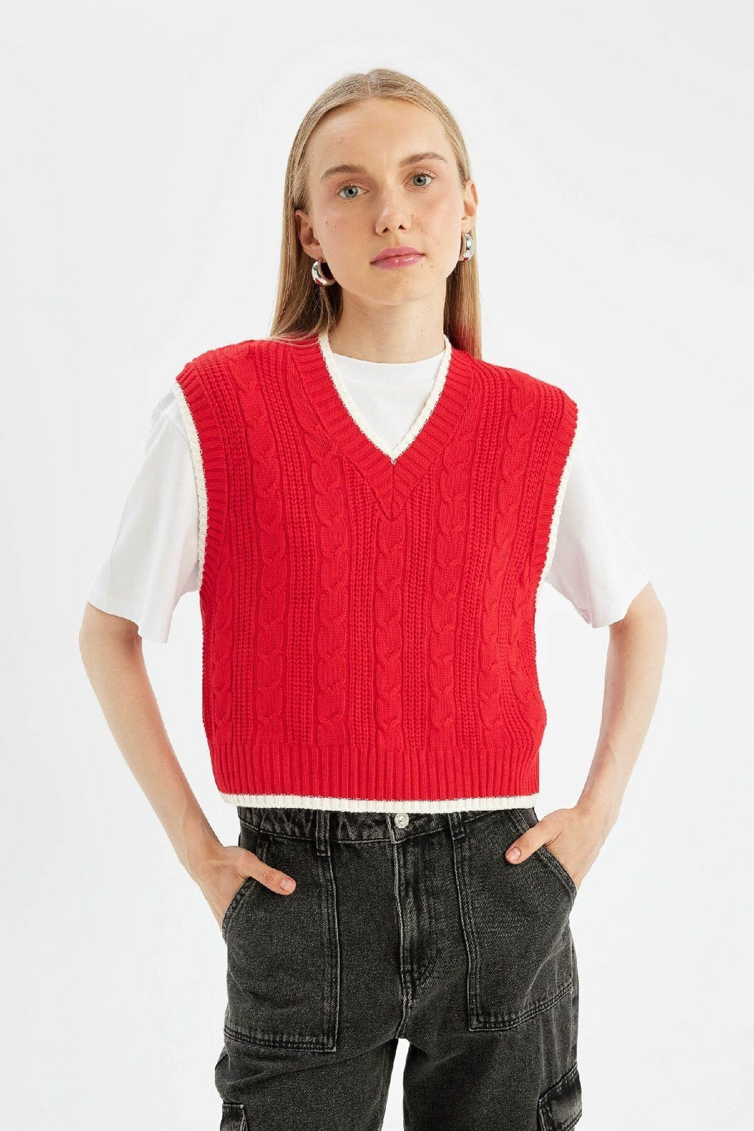 DEFACTO Cool Slim Fit V-Neck Knitwear Vest
