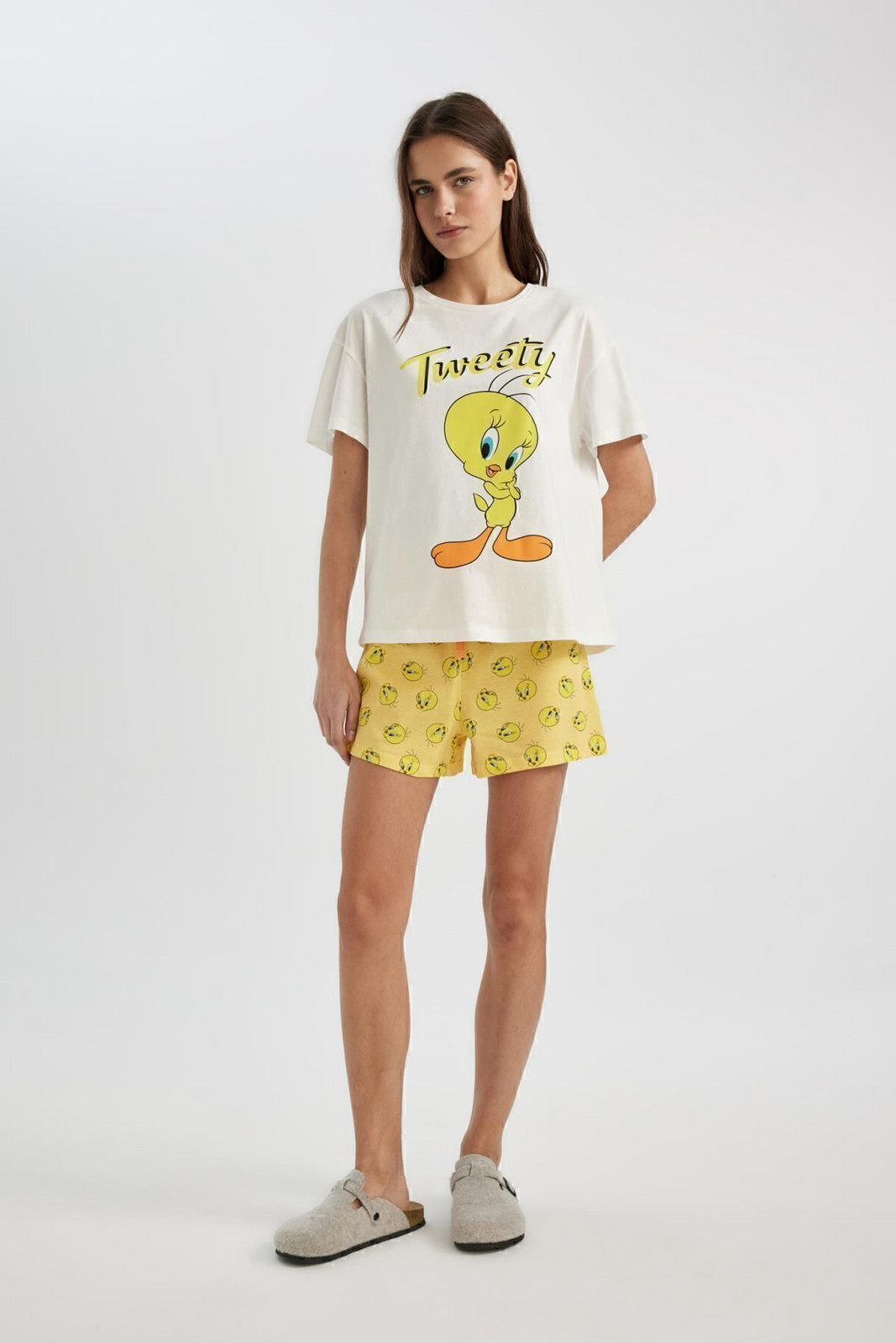 DEFACTO Fall In Love Looney Tunes Regular Fit Short Sleeve Shorts Pajamas Set