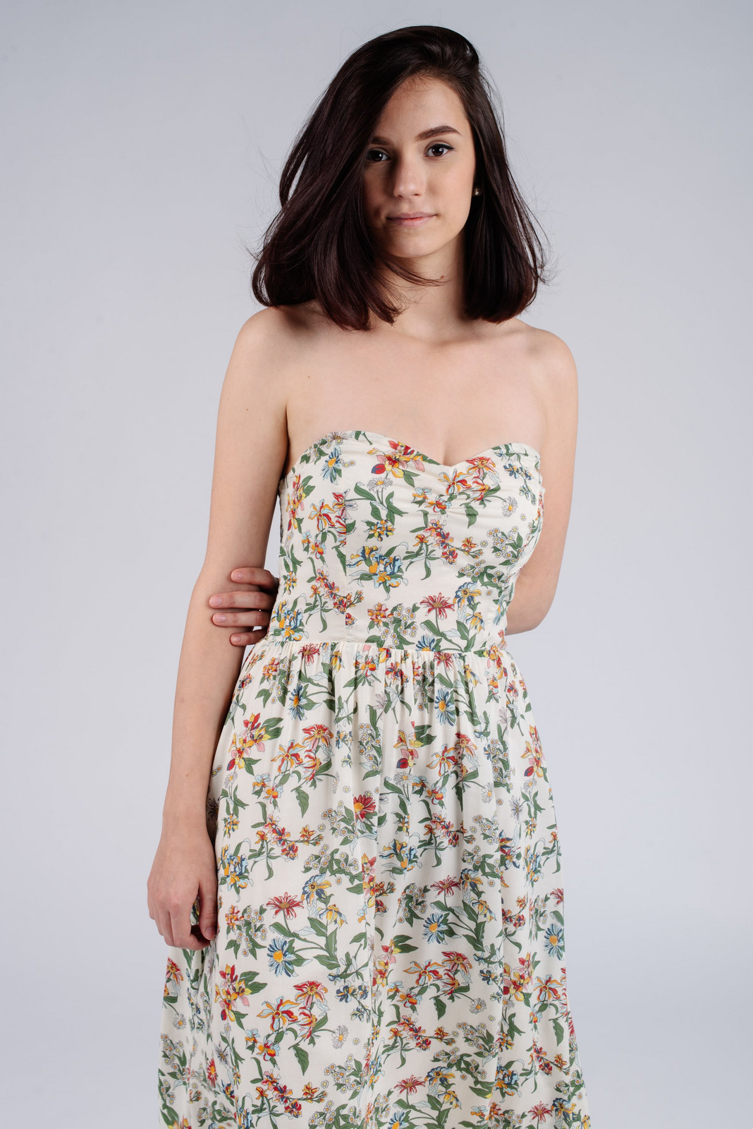 Tommy Jeans Šaty - TJW HAWAII PRINT BANDEAU DRESS smotanové