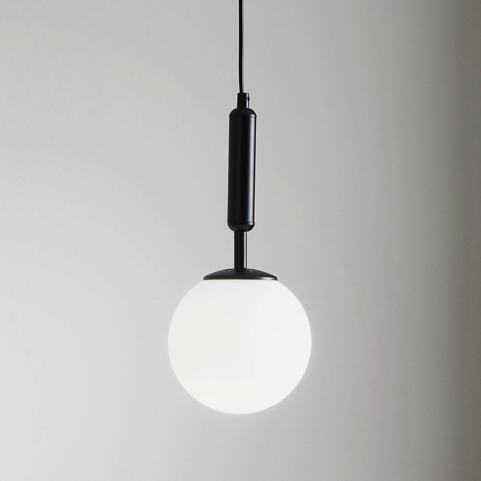 Závesná lampa Nalo, jedno svetlo, čierna