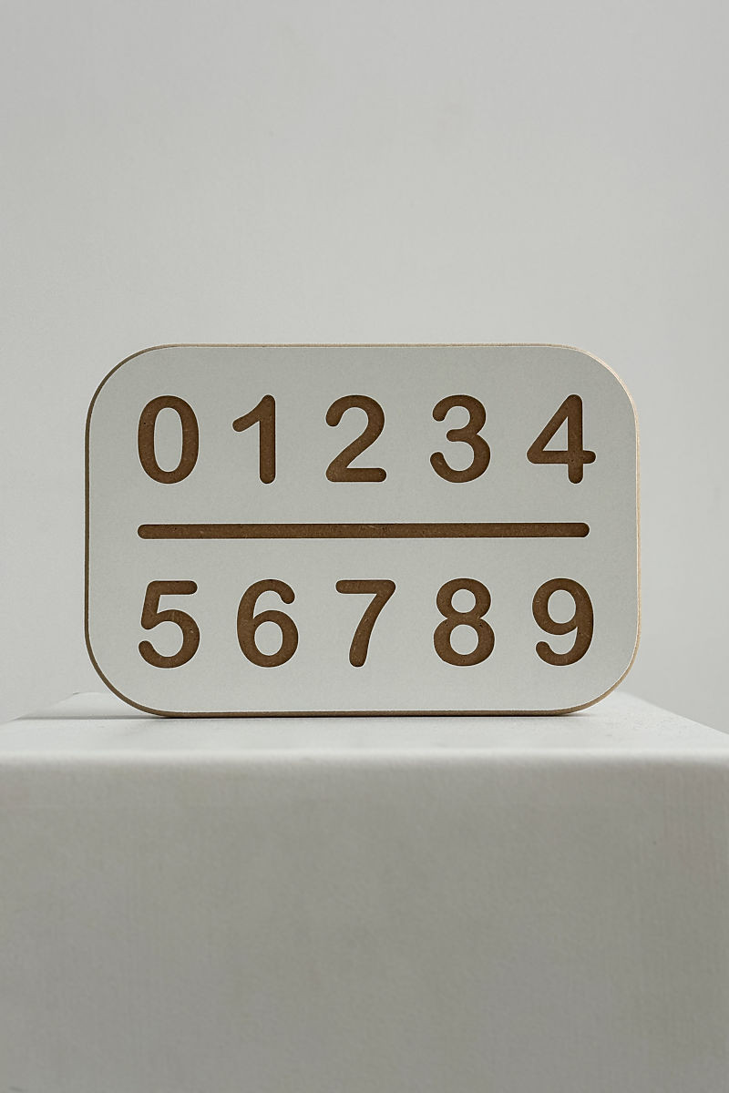 Grafomotorická tabuľka - číslice biela