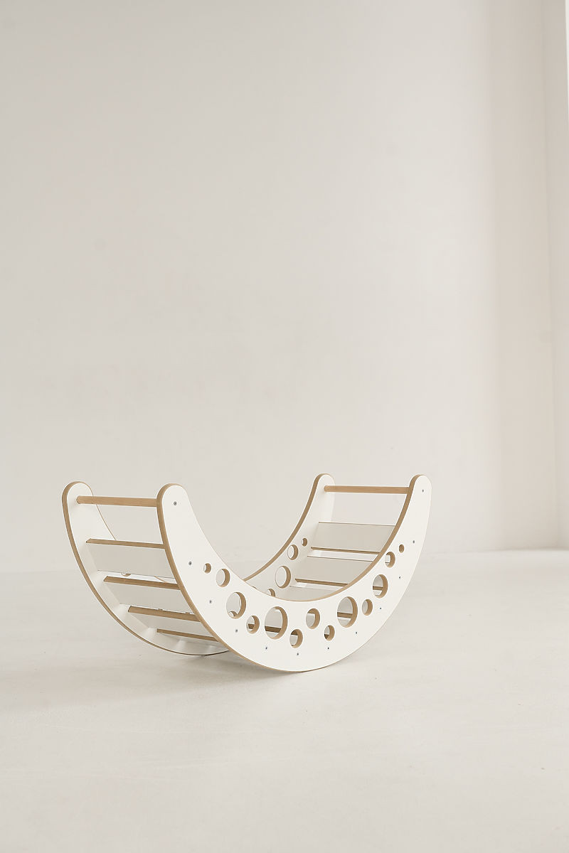 Drevená Montessori hojdačka MOON L - biela