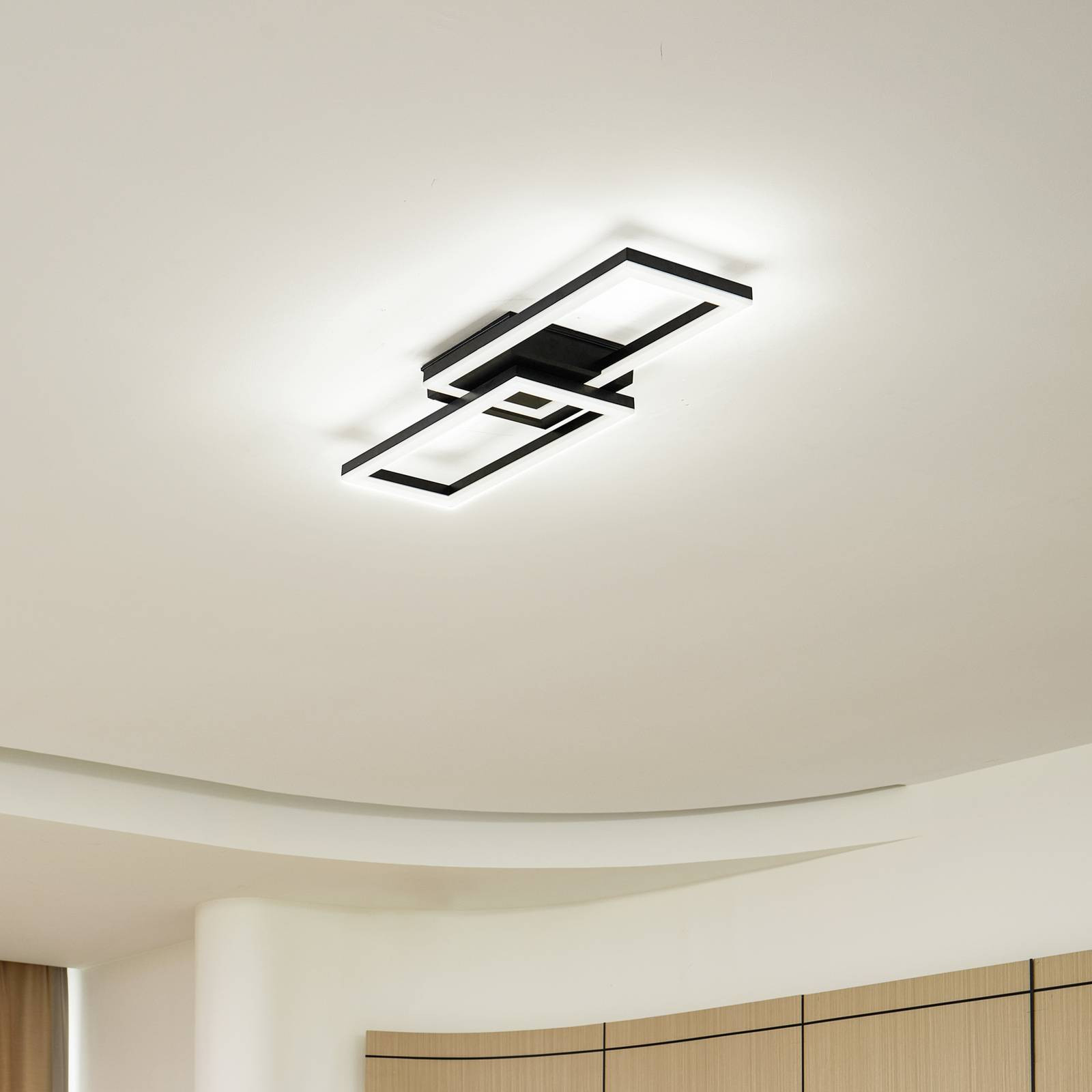 Lindby LED vonkajšie stropné svietidlo Finian, 64 cm x 21 cm, CCT