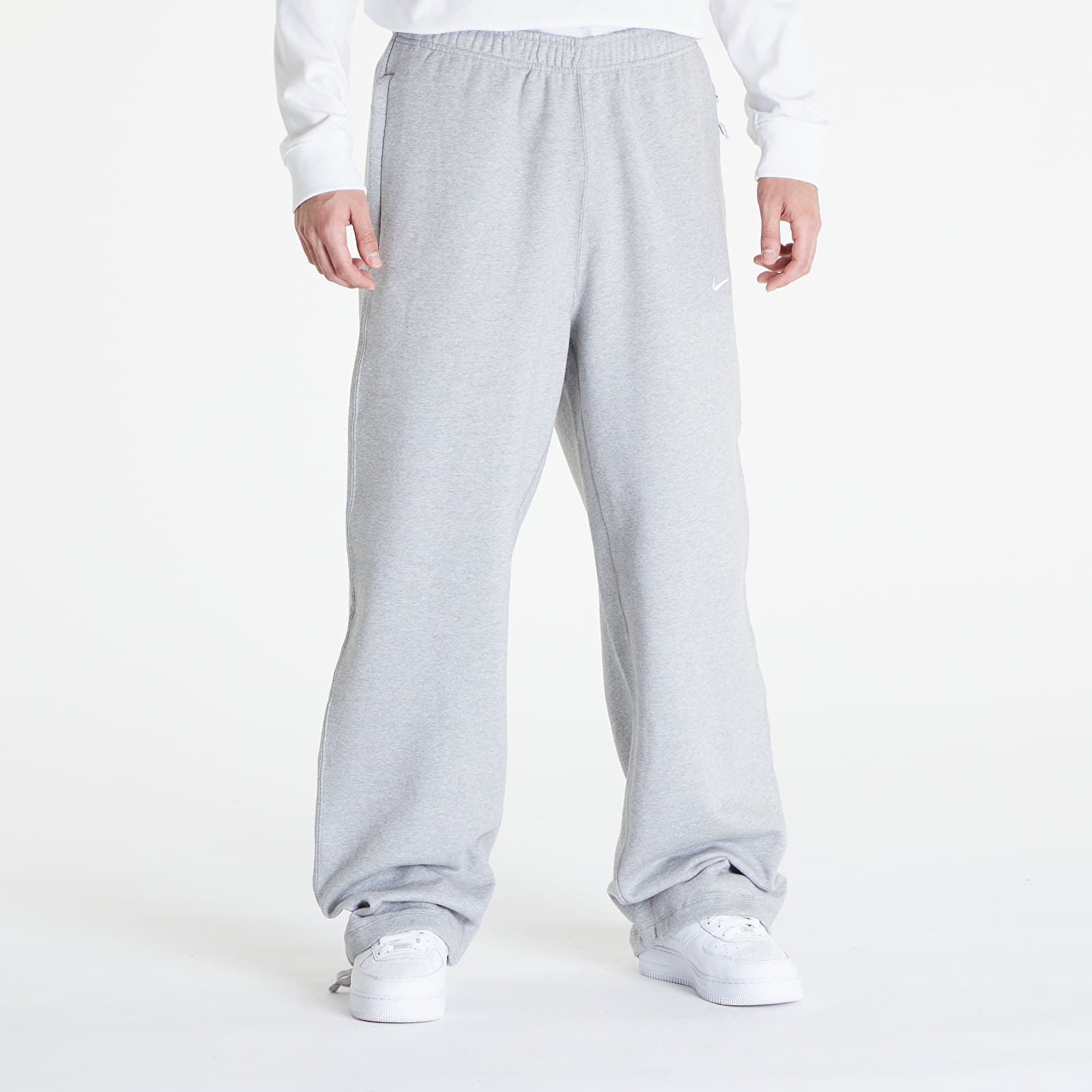 Kalhoty Nike Solo Swoosh Men's Open-Hem Brushed-Back Fleece Pants Dk Grey Heather/ White L