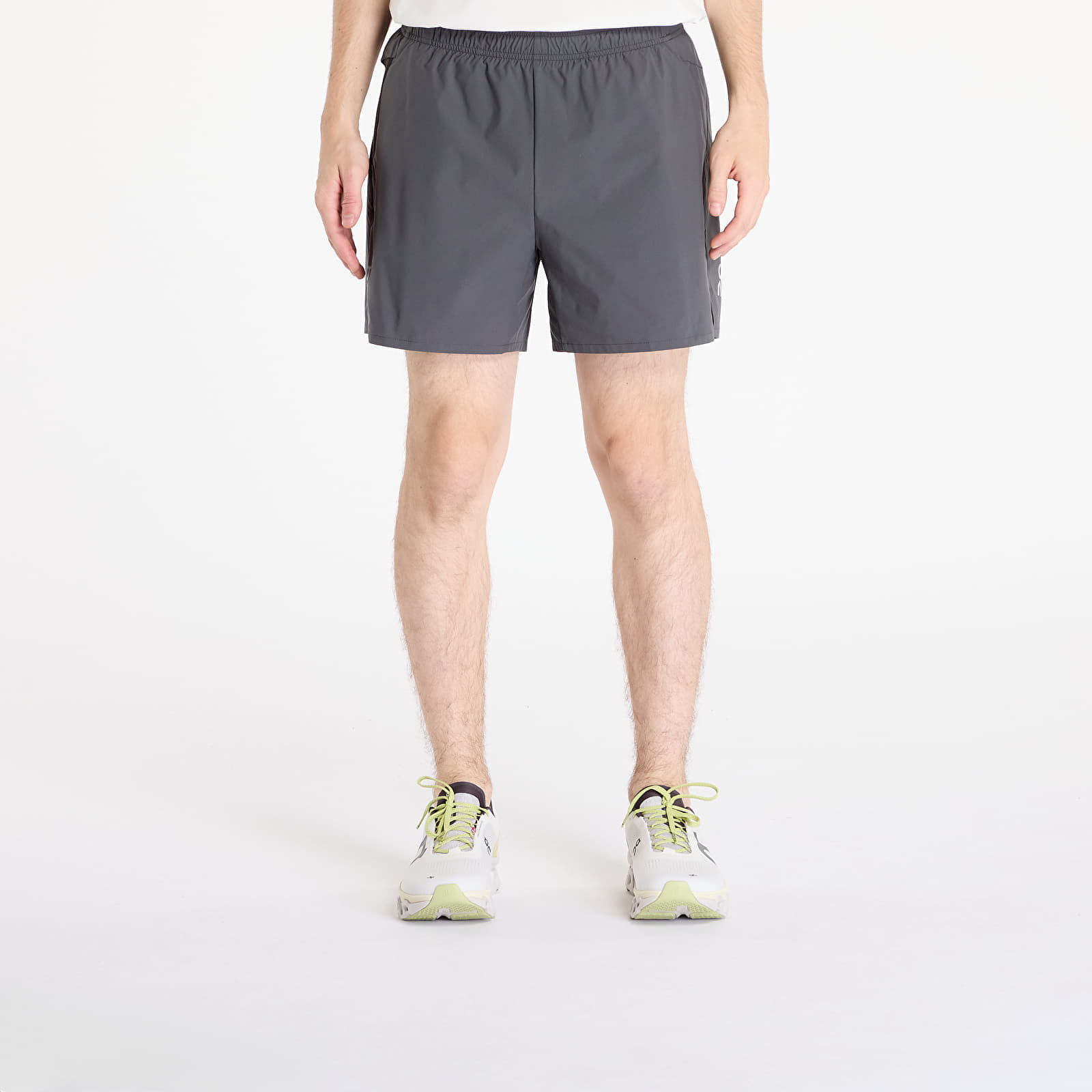 On Essential Shorts Shadow S