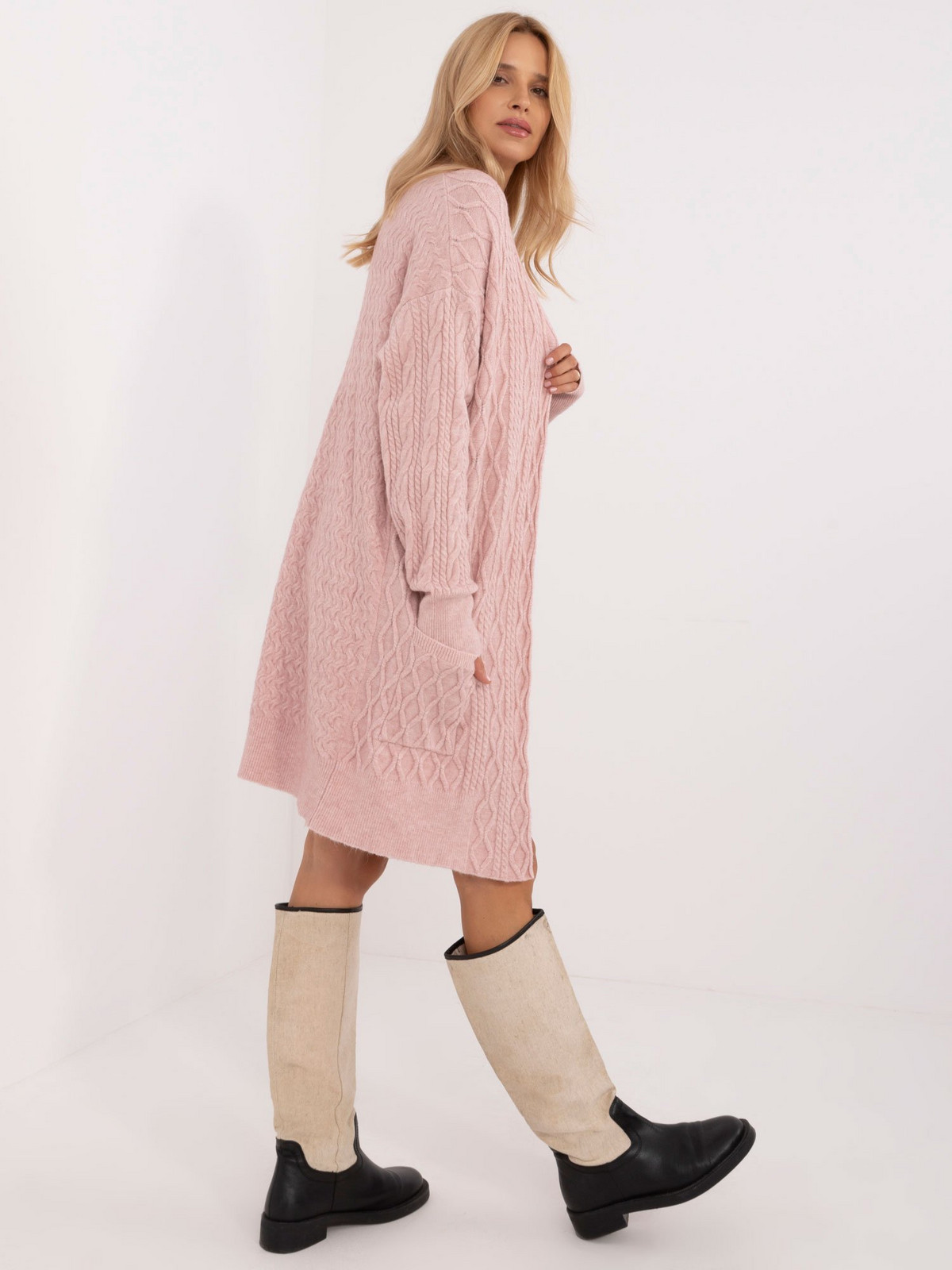 Light pink loose cardigan without fastening