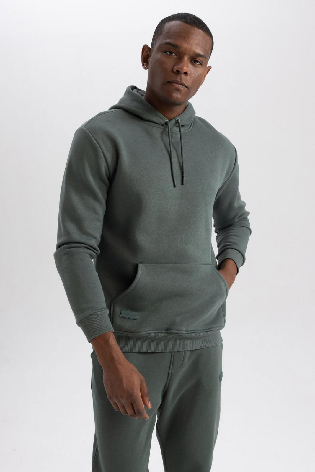 DEFACTO Regular Fit Basic Hooded Sweatshirt with Soft Fuzzy Inside