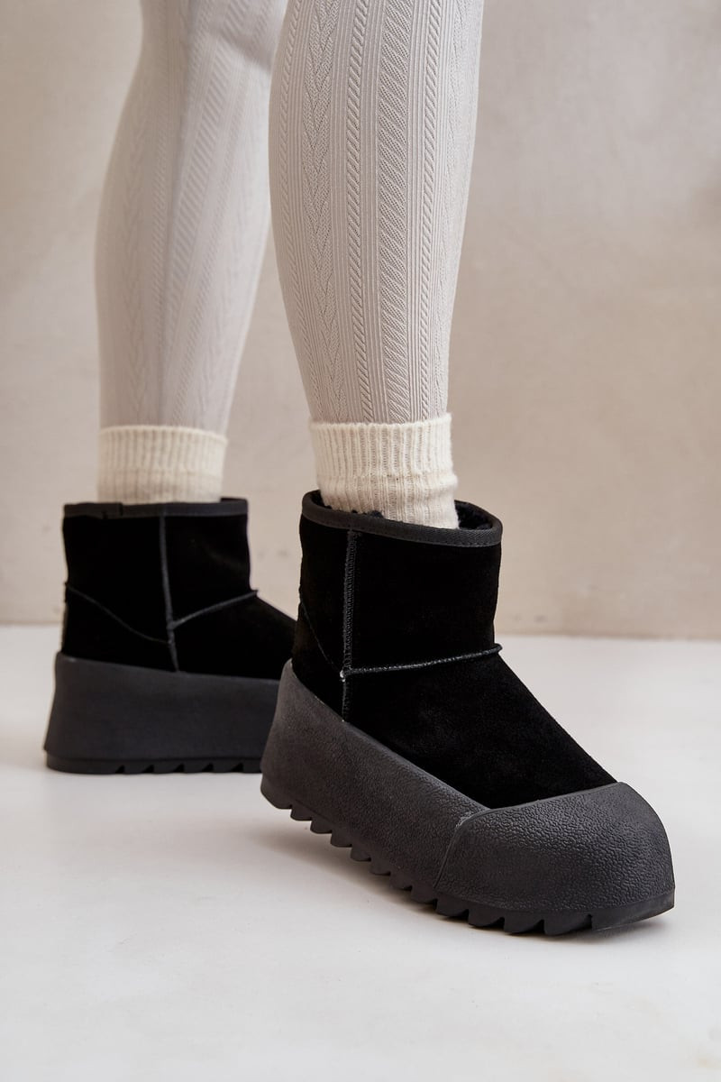 Insulated suede snow boots on the Big Star platform black