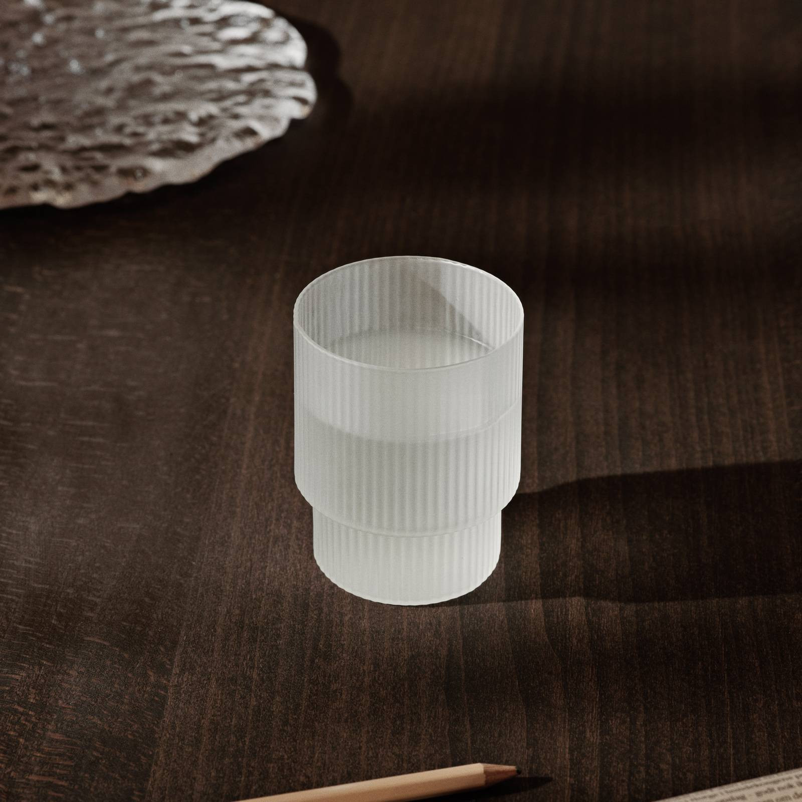 ferm LIVING Sklenička Ripple, biela, 200 ml, fúkaná do úst, sada 4 ks