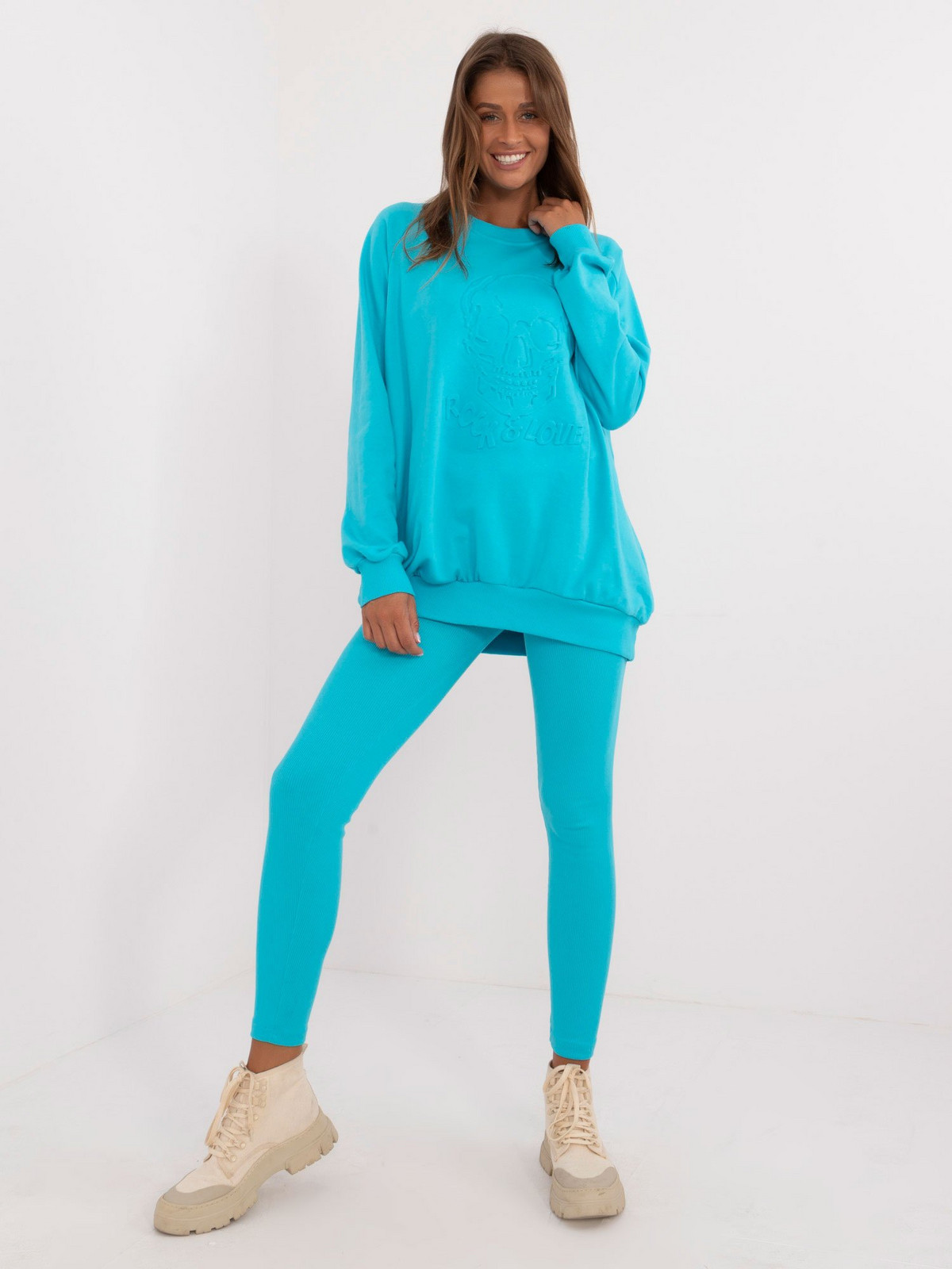 Turquoise tracksuit with oversize sweatshirt