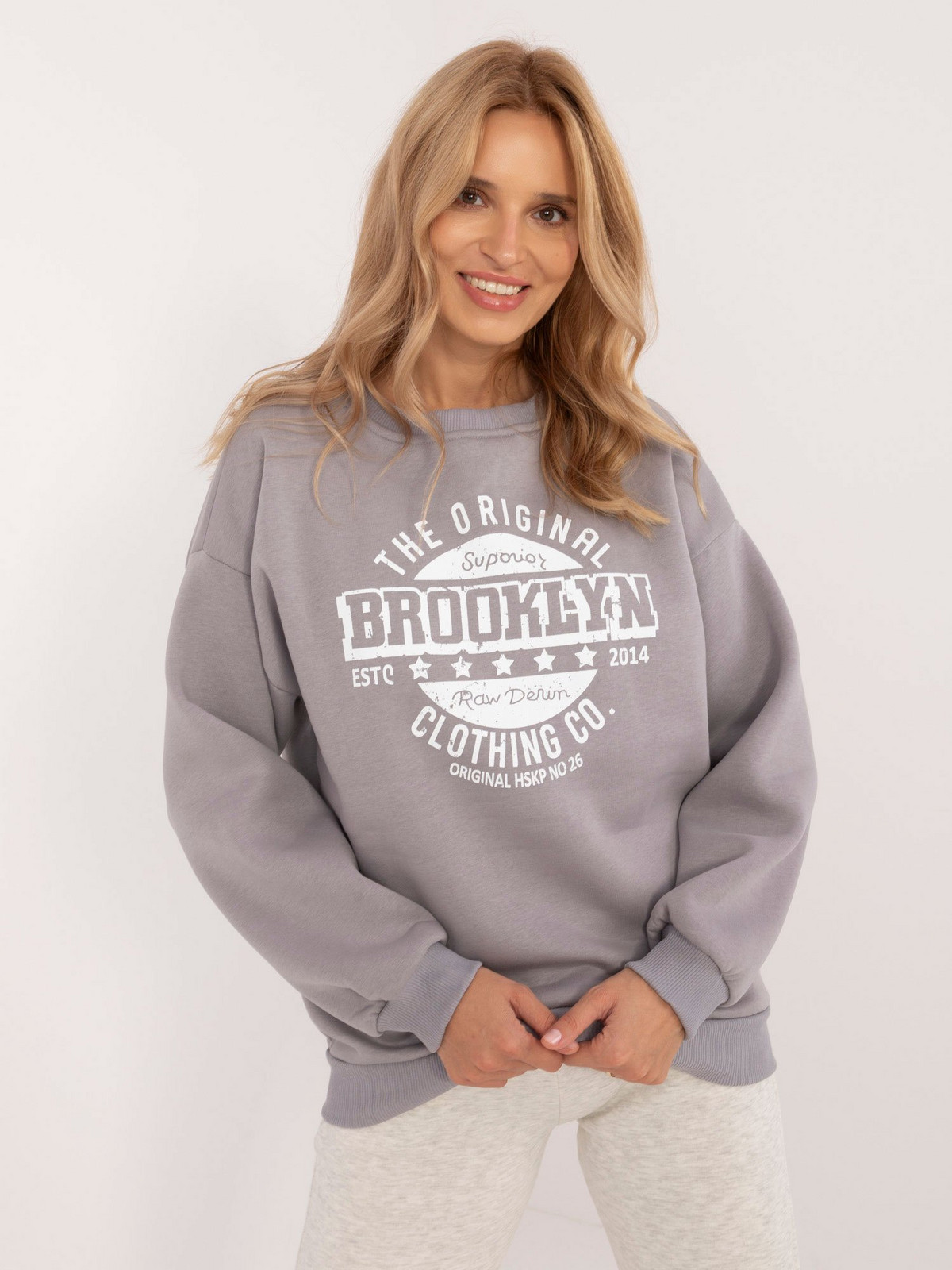 Grey women's sweatshirt with print and insulation