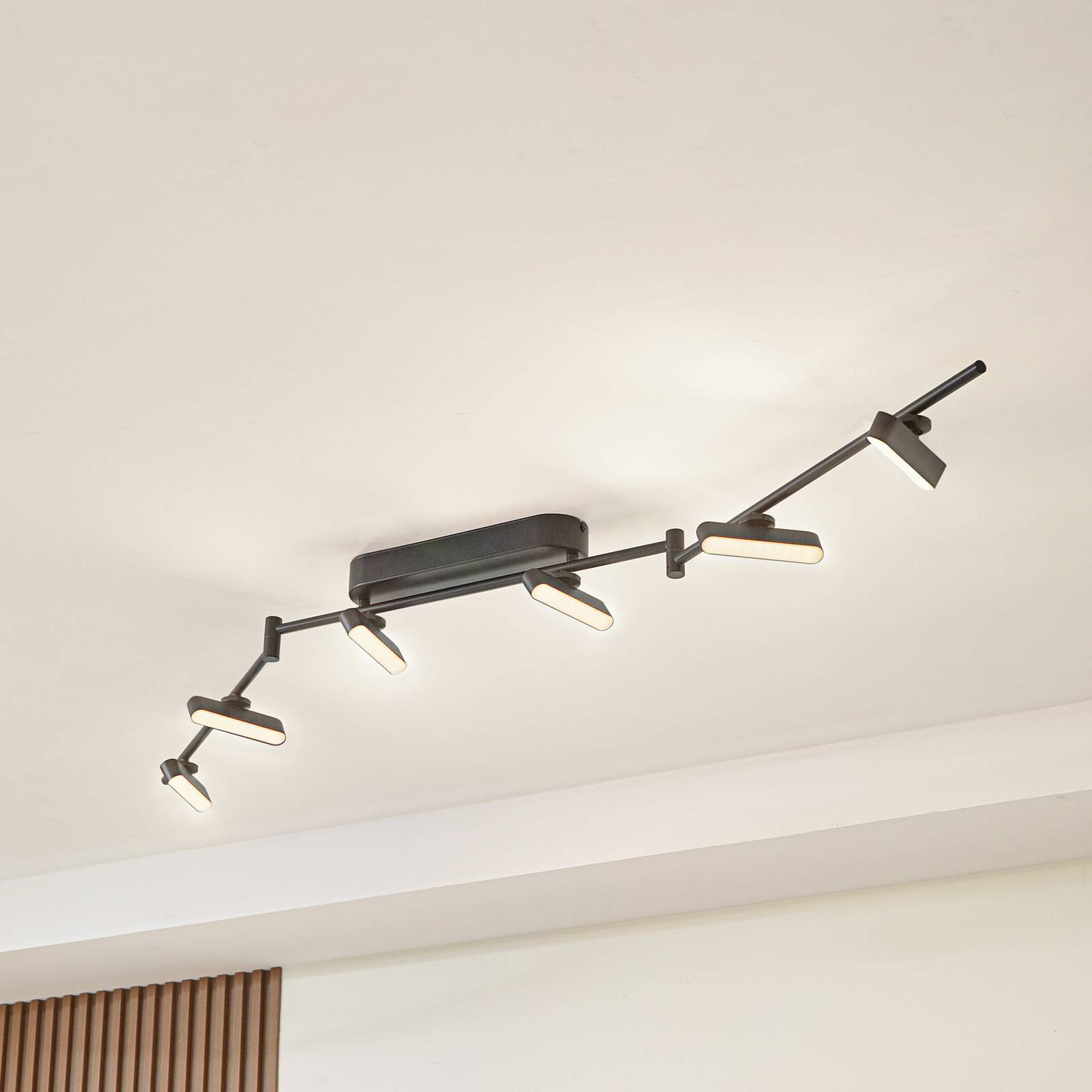 Lindby LED reflektor Eldrin, čierny, 26,7 W, 6 svetiel, železo