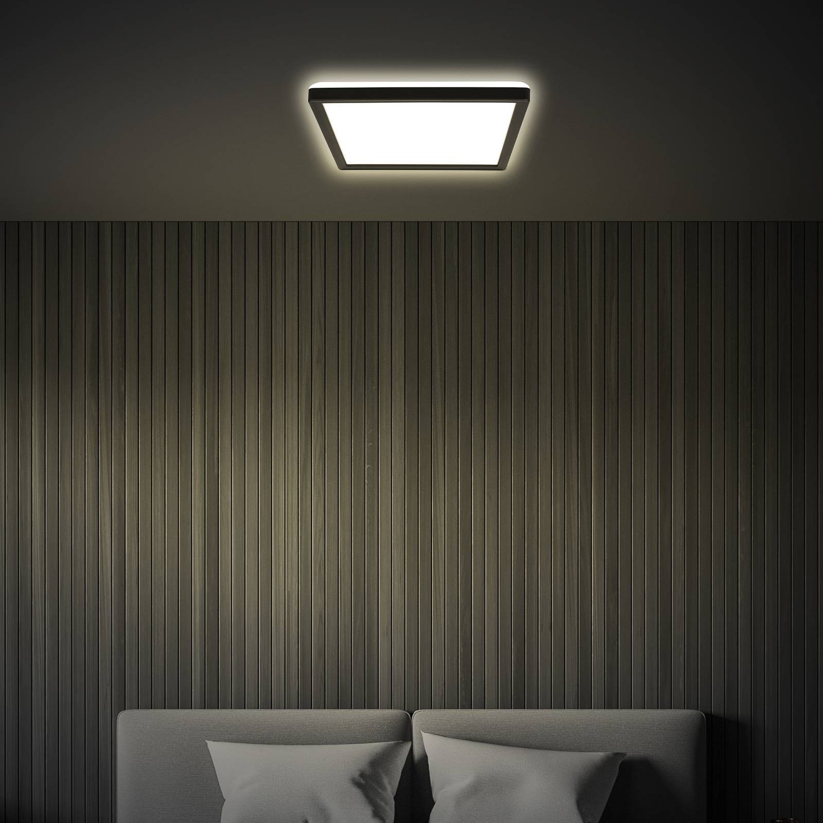 LED stropné svietidlo Tava, čierne, 24x24 cm, plast
