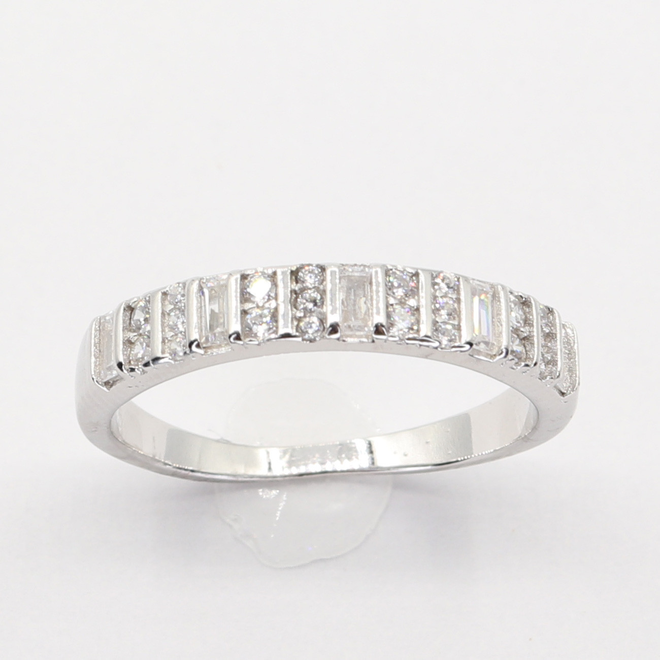 Strieborný prsteň 110819