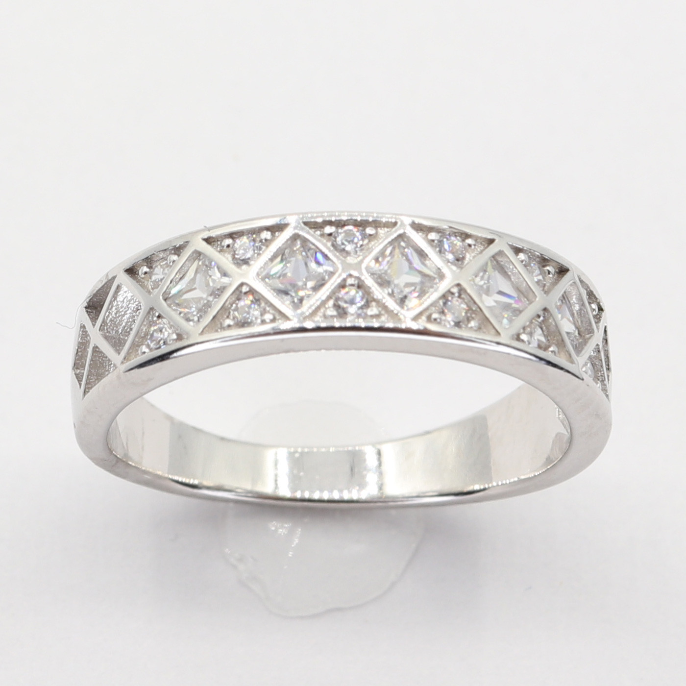 Strieborný prsteň 110823