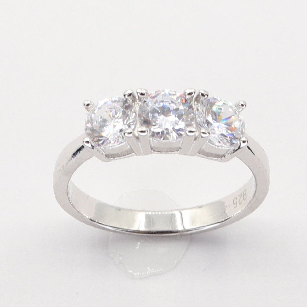 Strieborný prsteň 110827