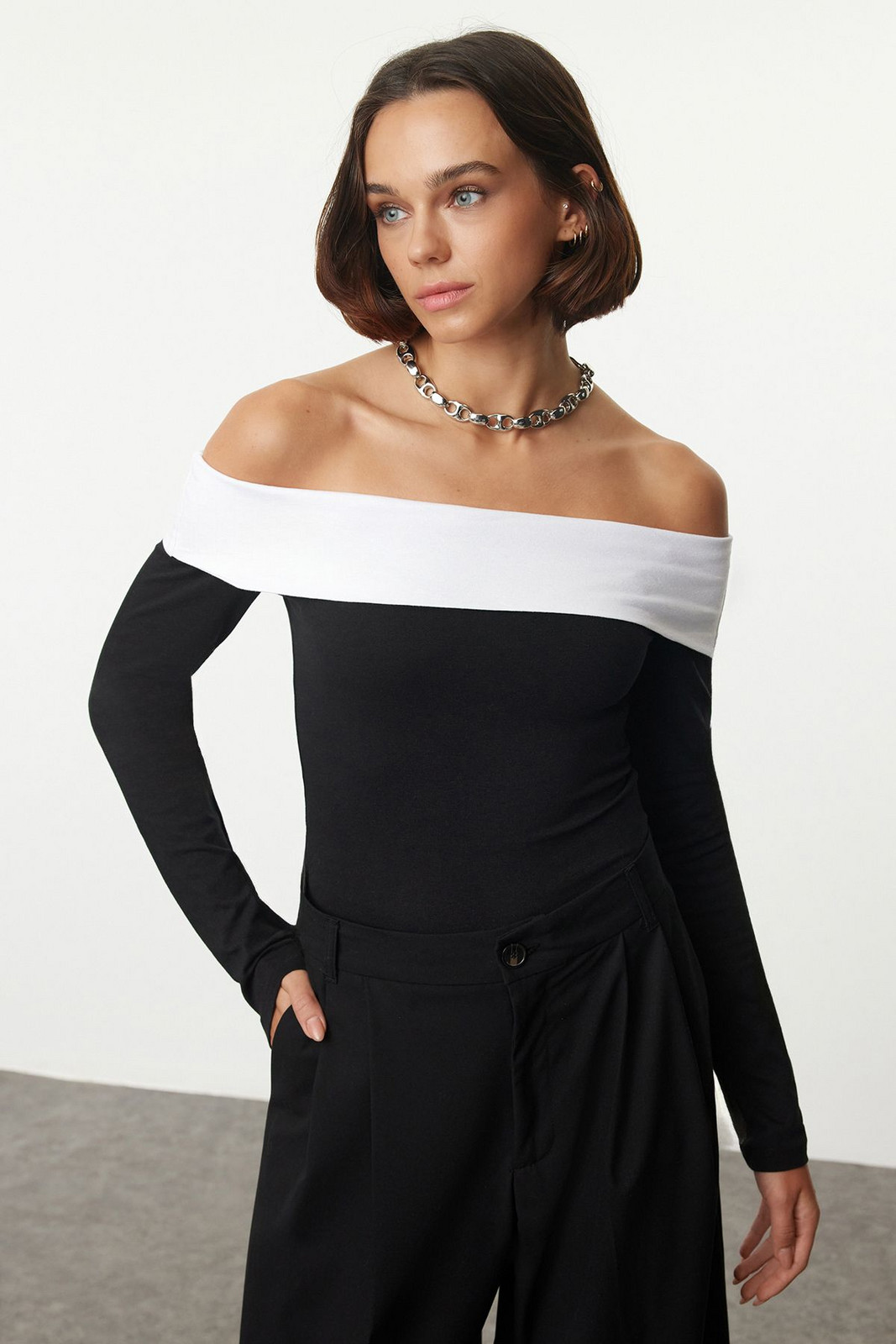 Trendyol Black Black-White Cotton Color Blocked Carmen Collar Crop/Short Knitted Blouse