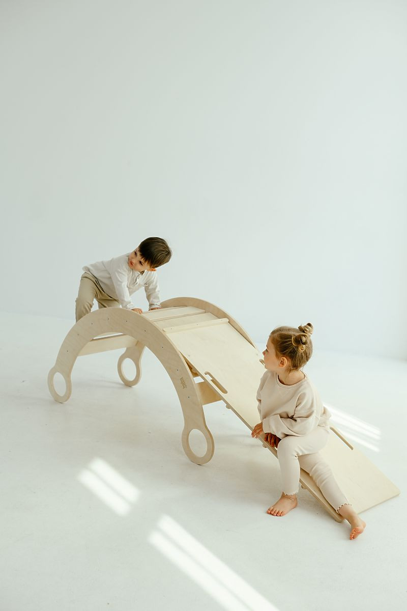 Drevená Montessori hojdačka so šmykľavkou/lezeckou stenou L - prírodná