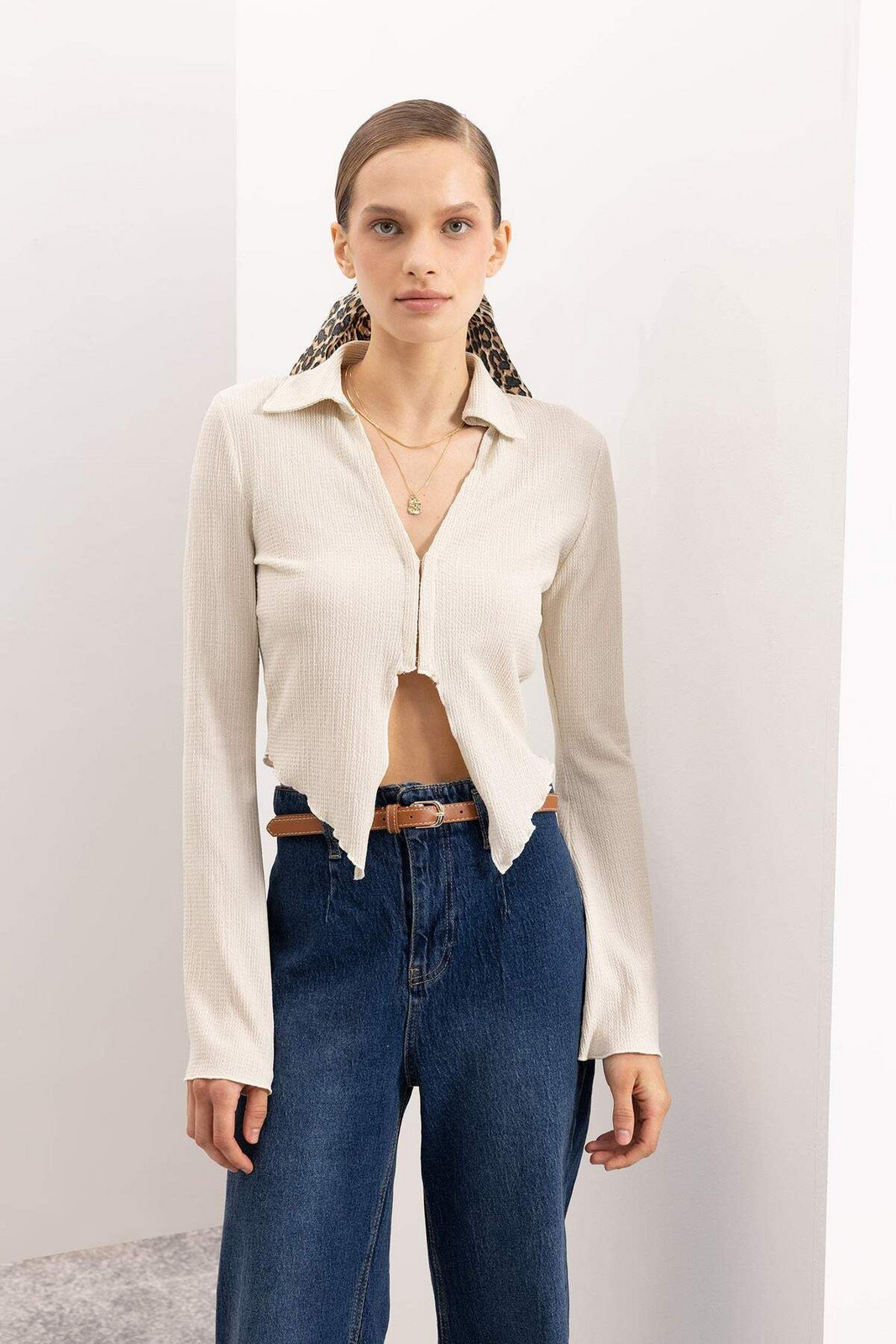 DEFACTO Cool Fitted Shirt Collar Basic Plain Hook Closure Crepe Long Sleeve Shirt C1889ax24au