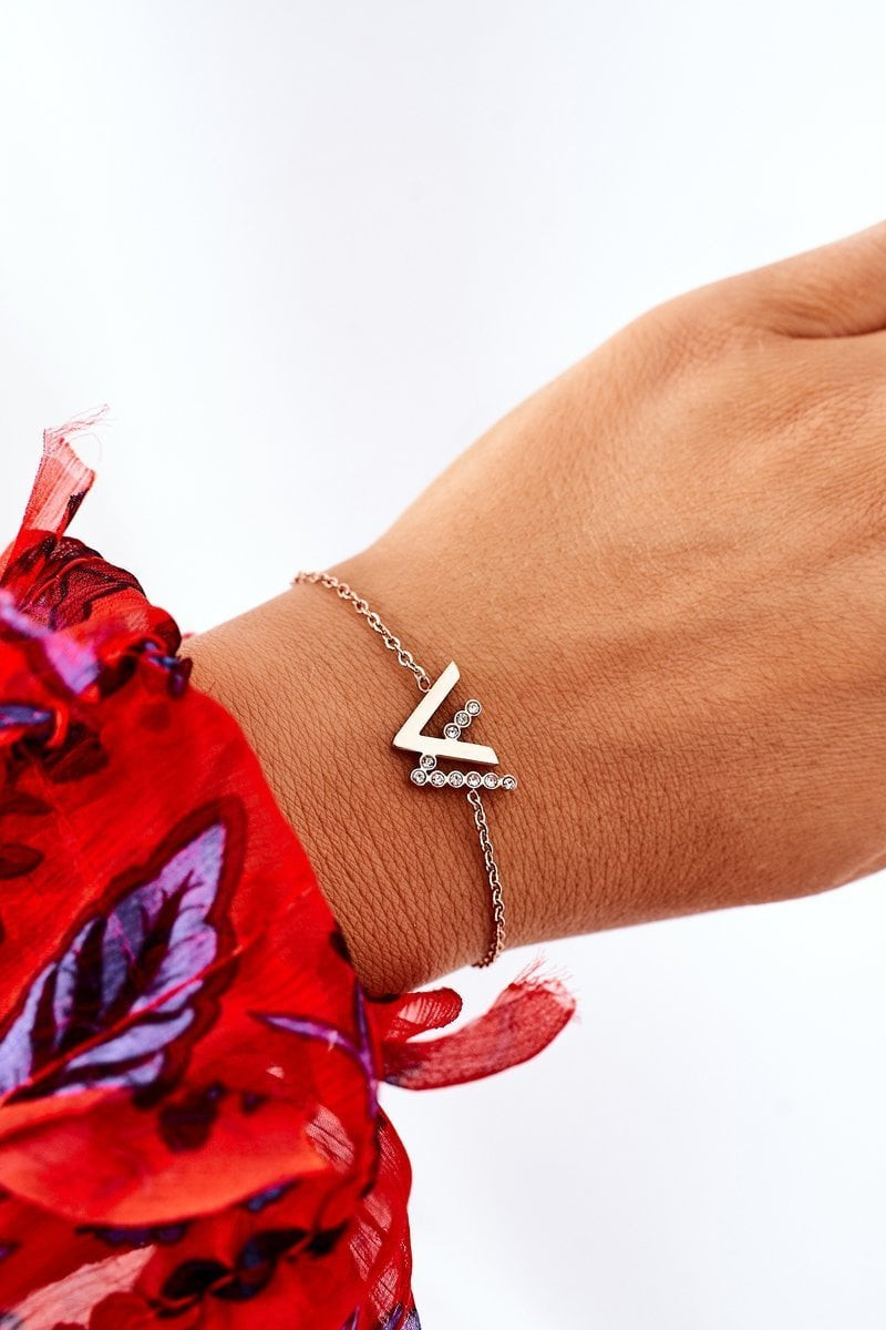 Bracelet on a chain with zircons rose gold