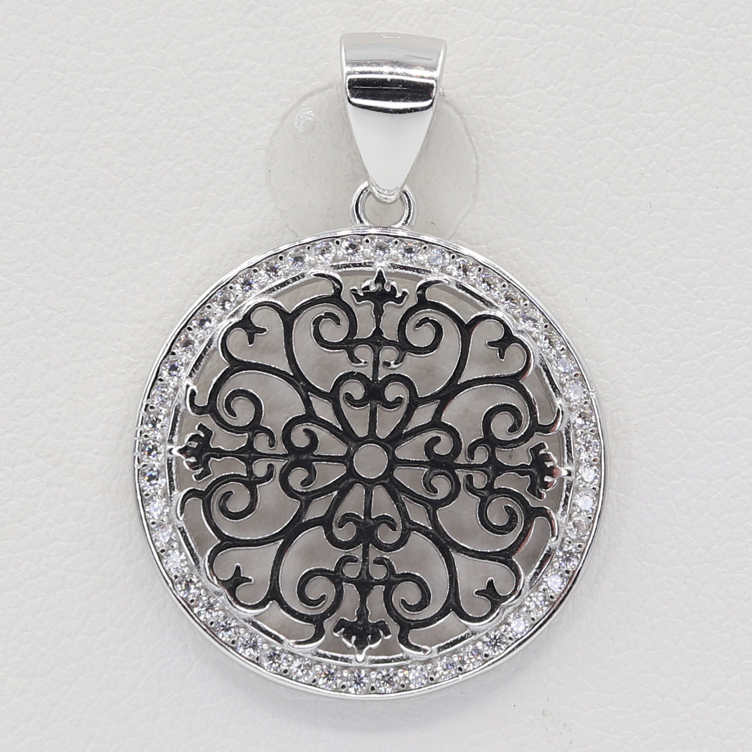 Strieborný prívesok 111058