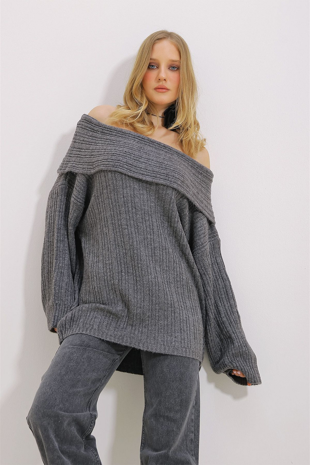 Trend Alaçatı Stili Women's Anthracite Madonna Collar Ribbed Oversize Sweater