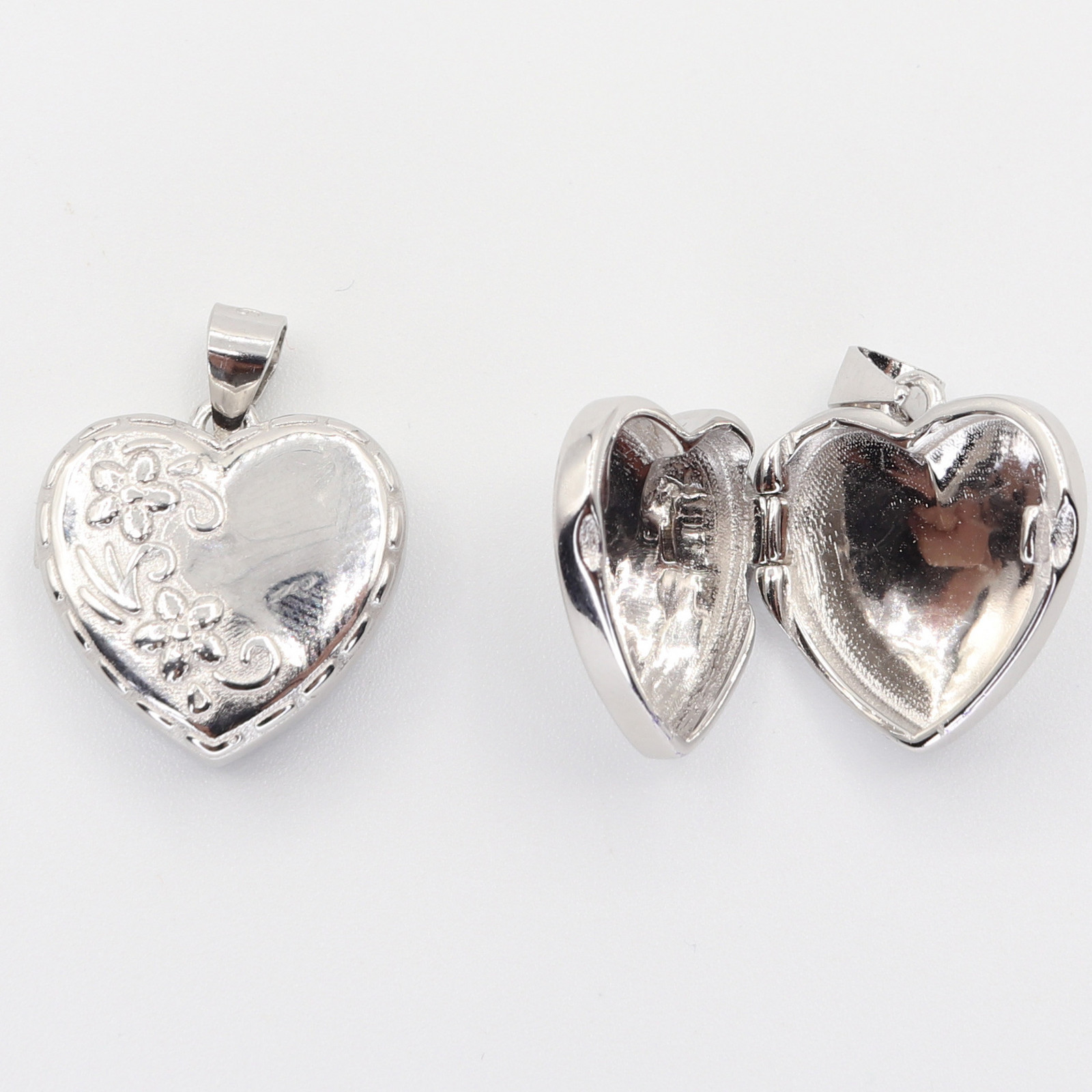 Strieborný prívesok 111101