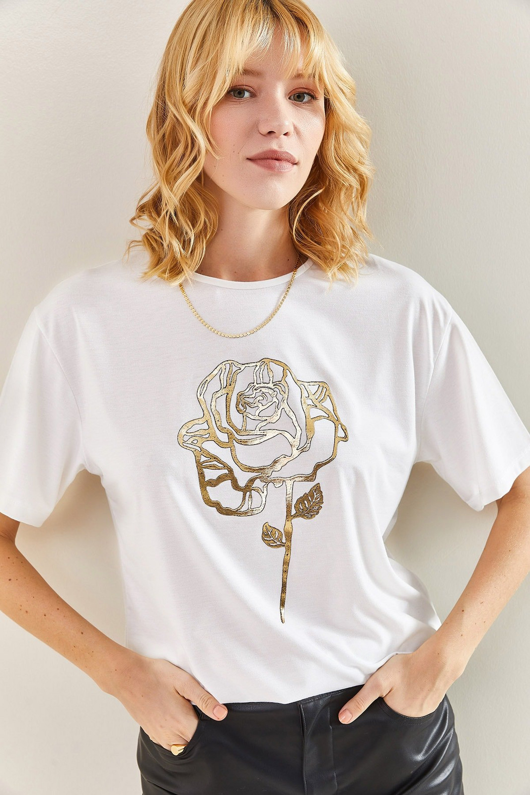 Bianco Lucci Women's Rose Patterned Tshirt