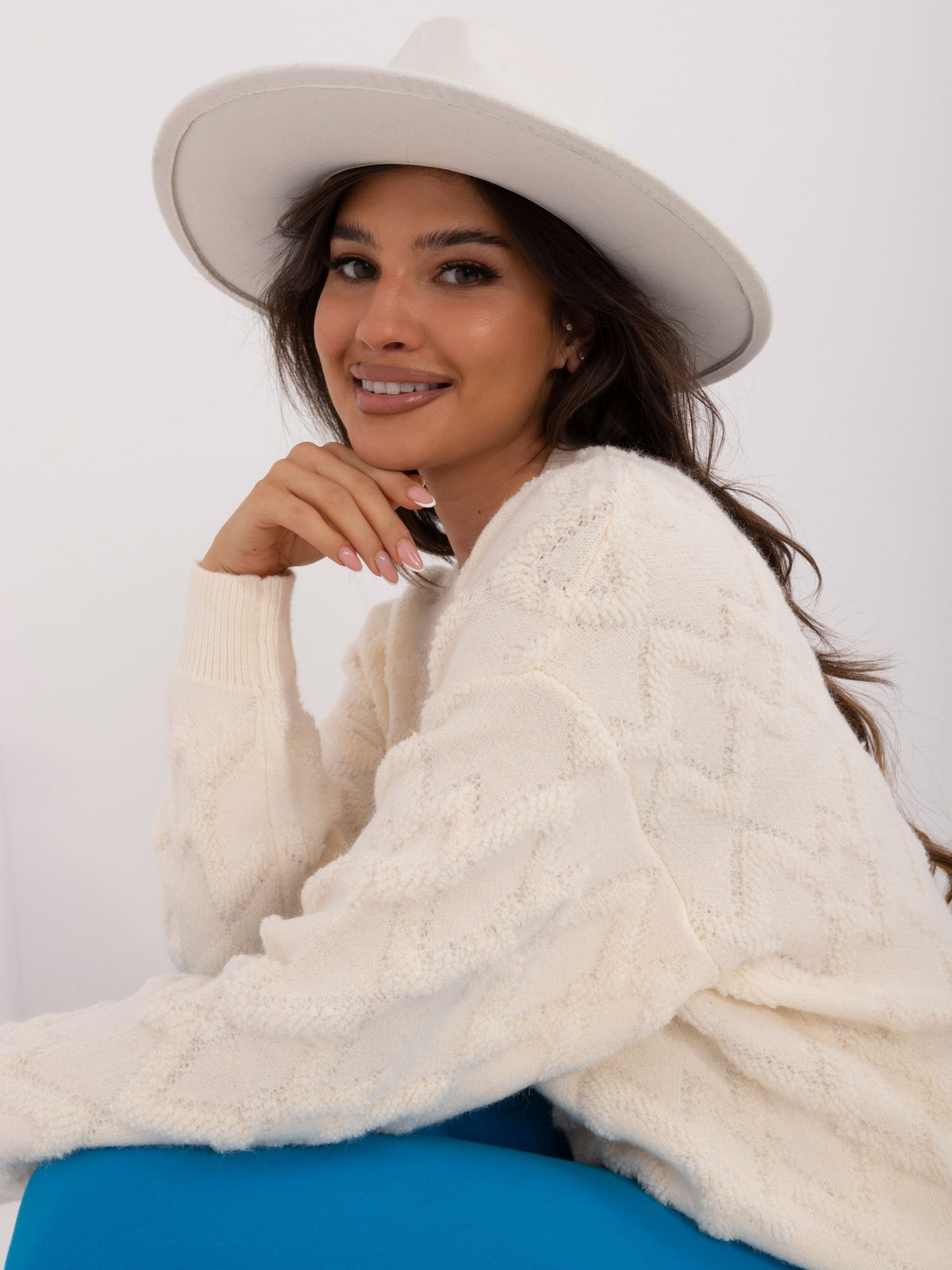 Ecru women's oversize sweater with cuffs
